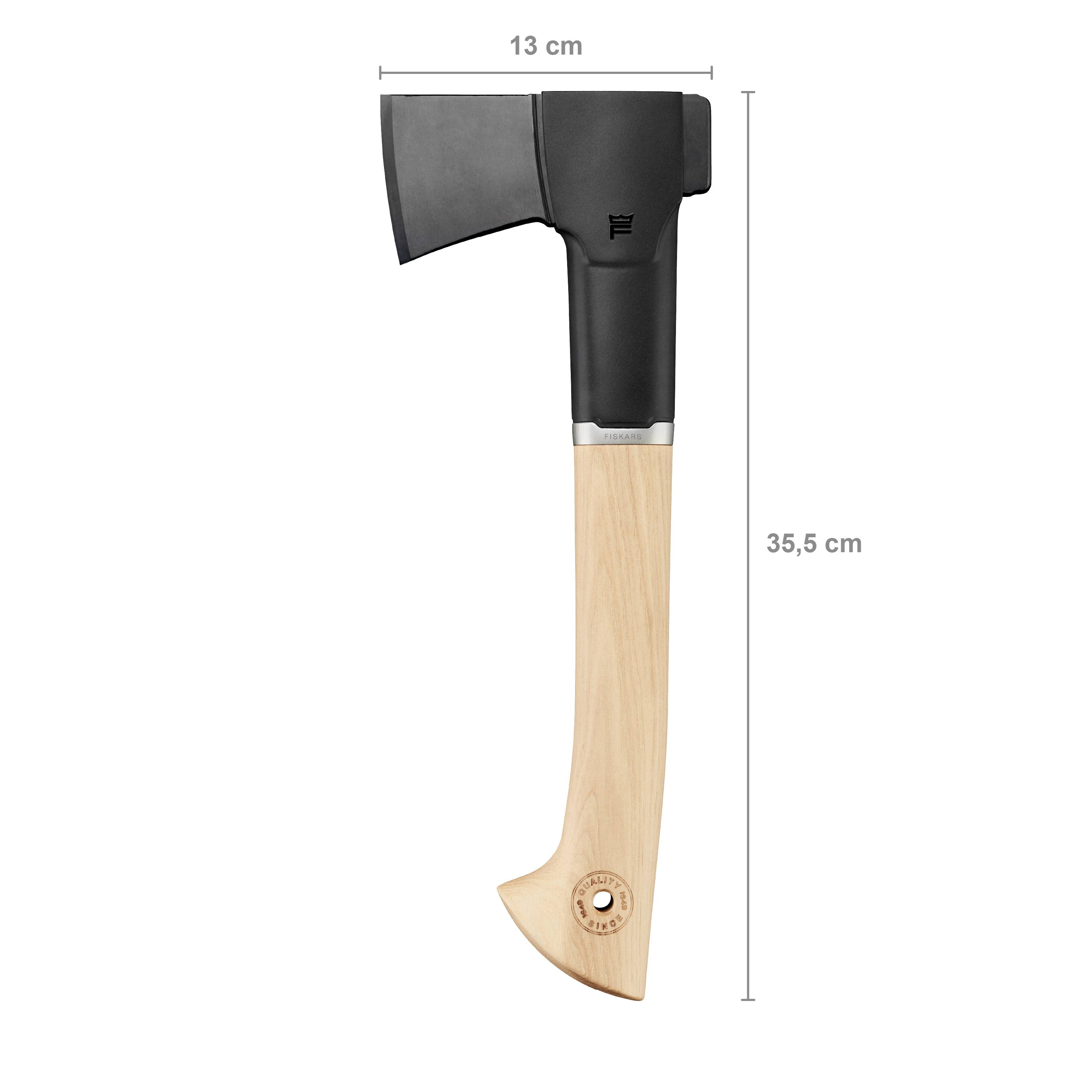 Ein Holzspalthammer mit schwarzem Kopf und Holzgriff, 35,5 cm lang und 13 cm breit.