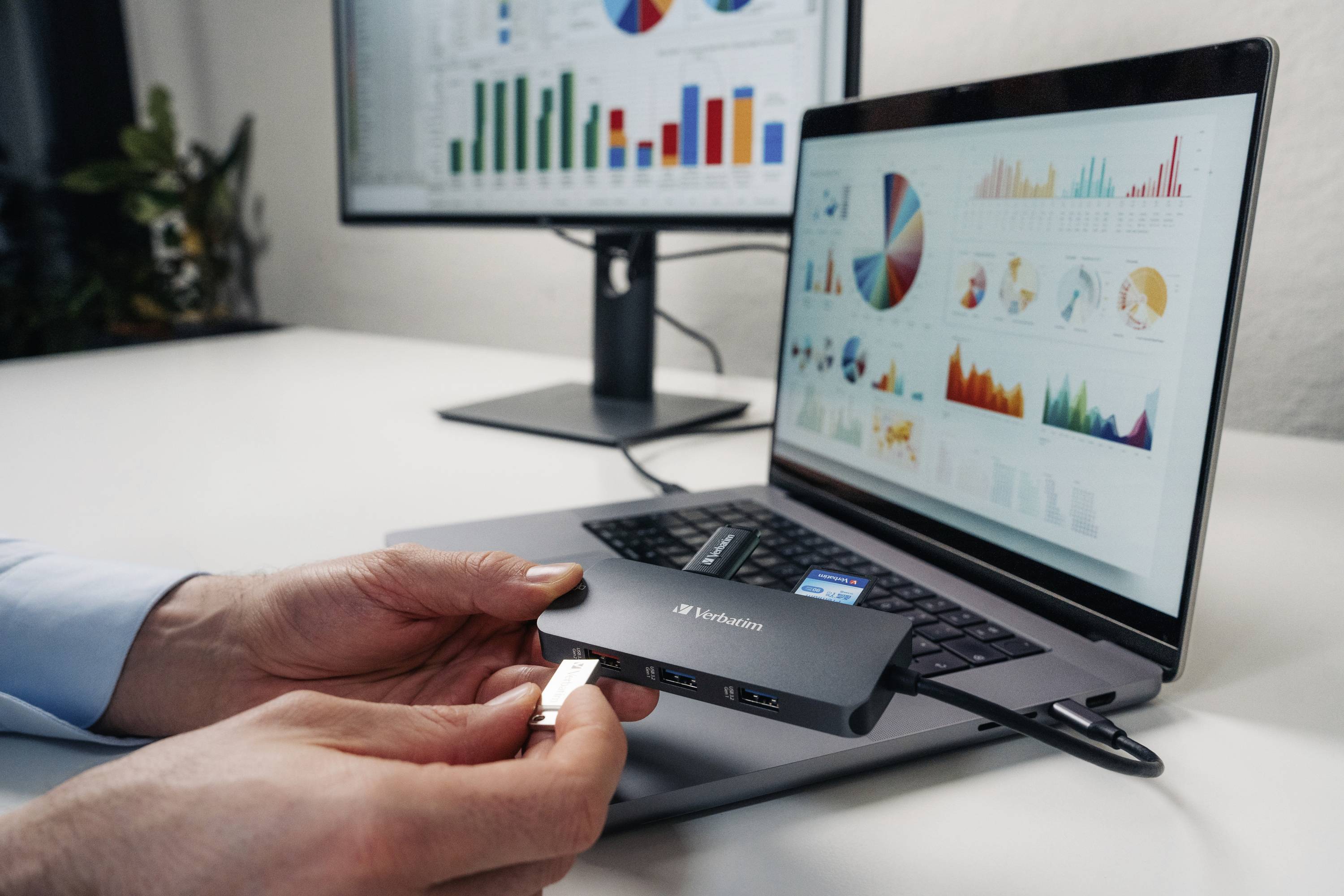 Verbatim 32152 USB-Hub 9 Port HDMI®, microSD, RJ45, SD, USB-A (USB 3.2 Gen 1), USB-A (USB 3.2 Gen 1), USB-A (USB 3.2 Gen 2)