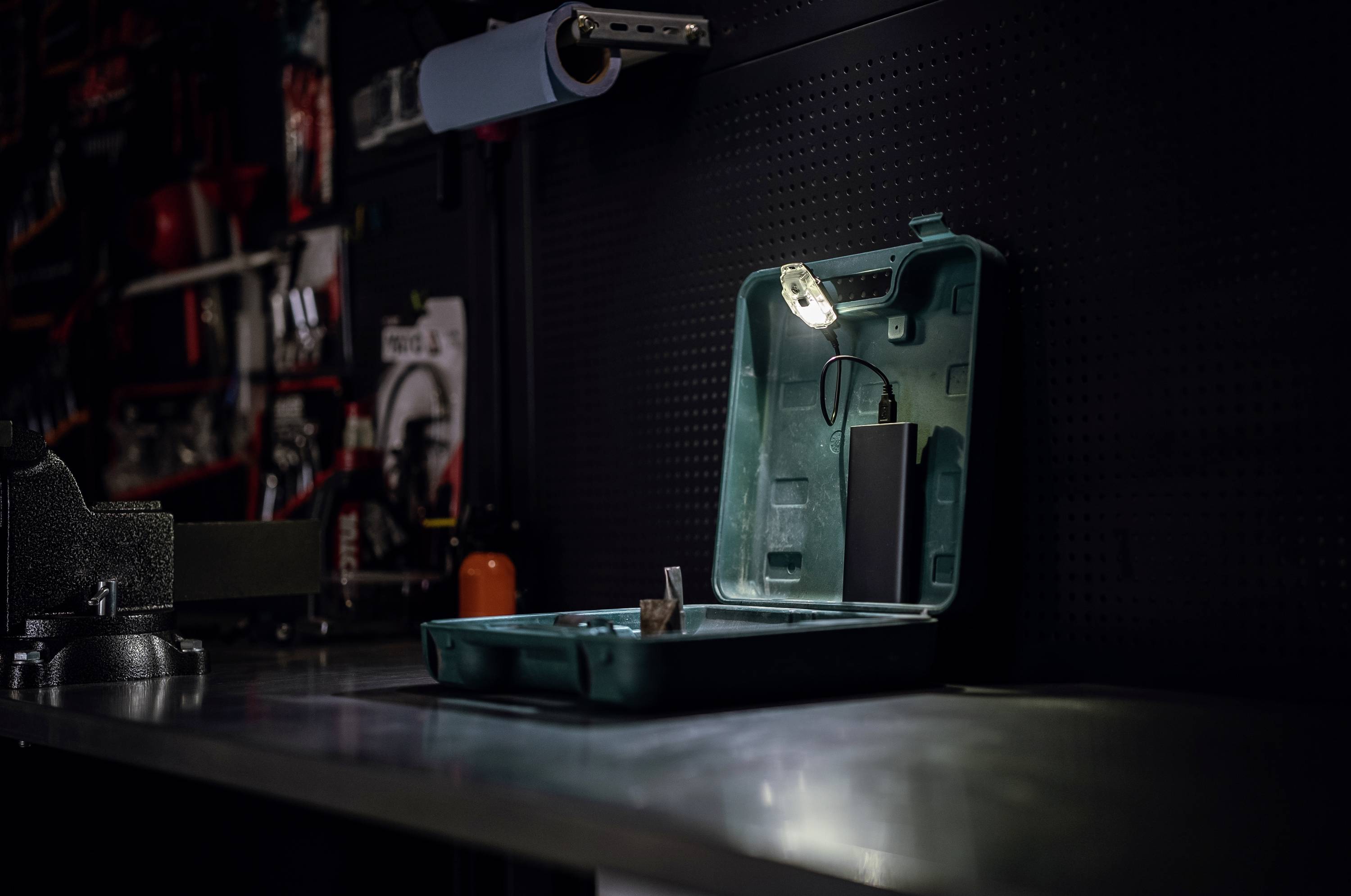 ArmyTek Crystal WUV Grey LED Taschenlampe mit Handschlaufe, mit USB-Schnittstelle akkubetrieben 150lm 34g