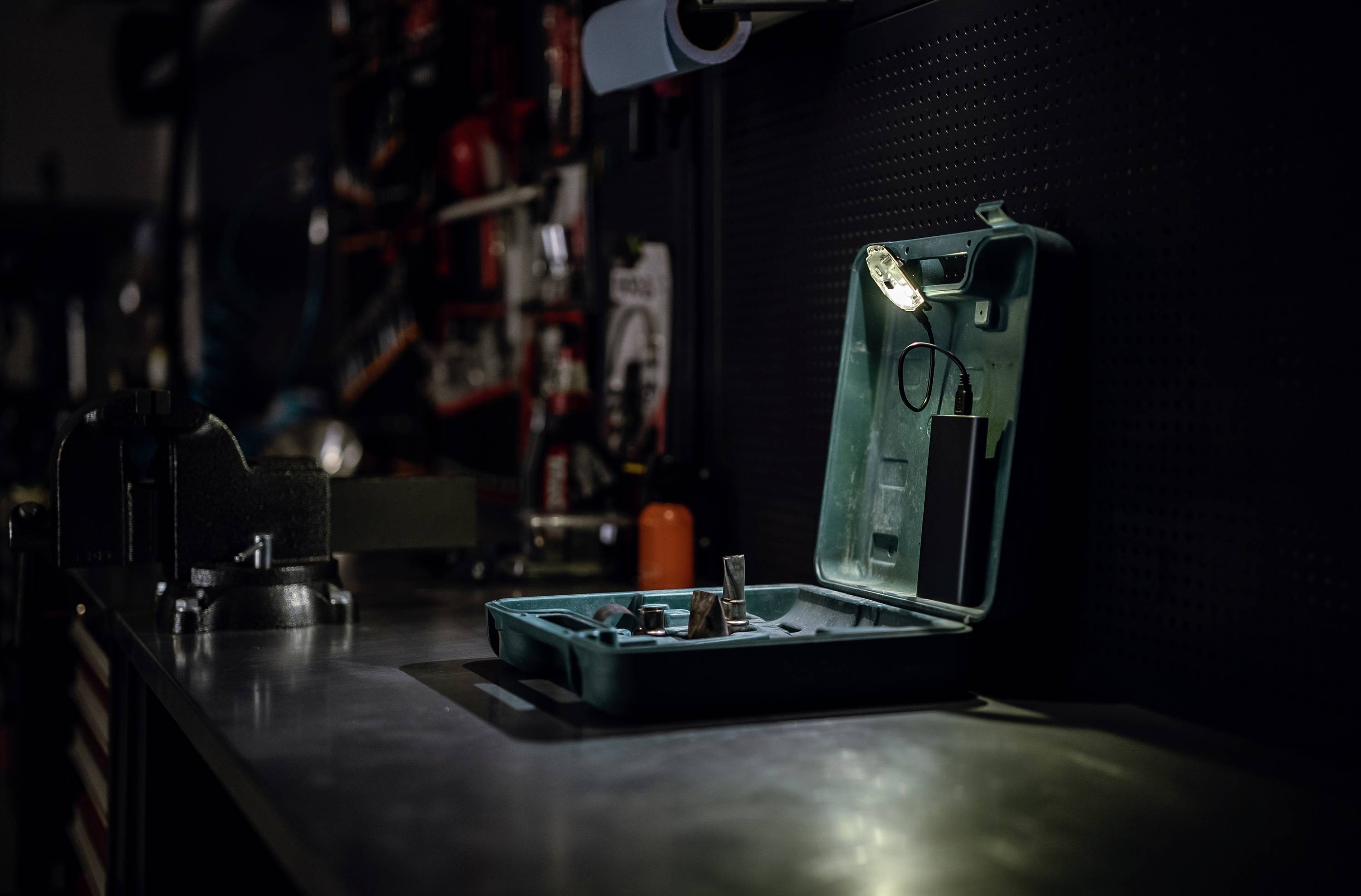 ArmyTek Crystal WUV Grey LED Taschenlampe mit Handschlaufe, mit USB-Schnittstelle akkubetrieben 150lm 34g