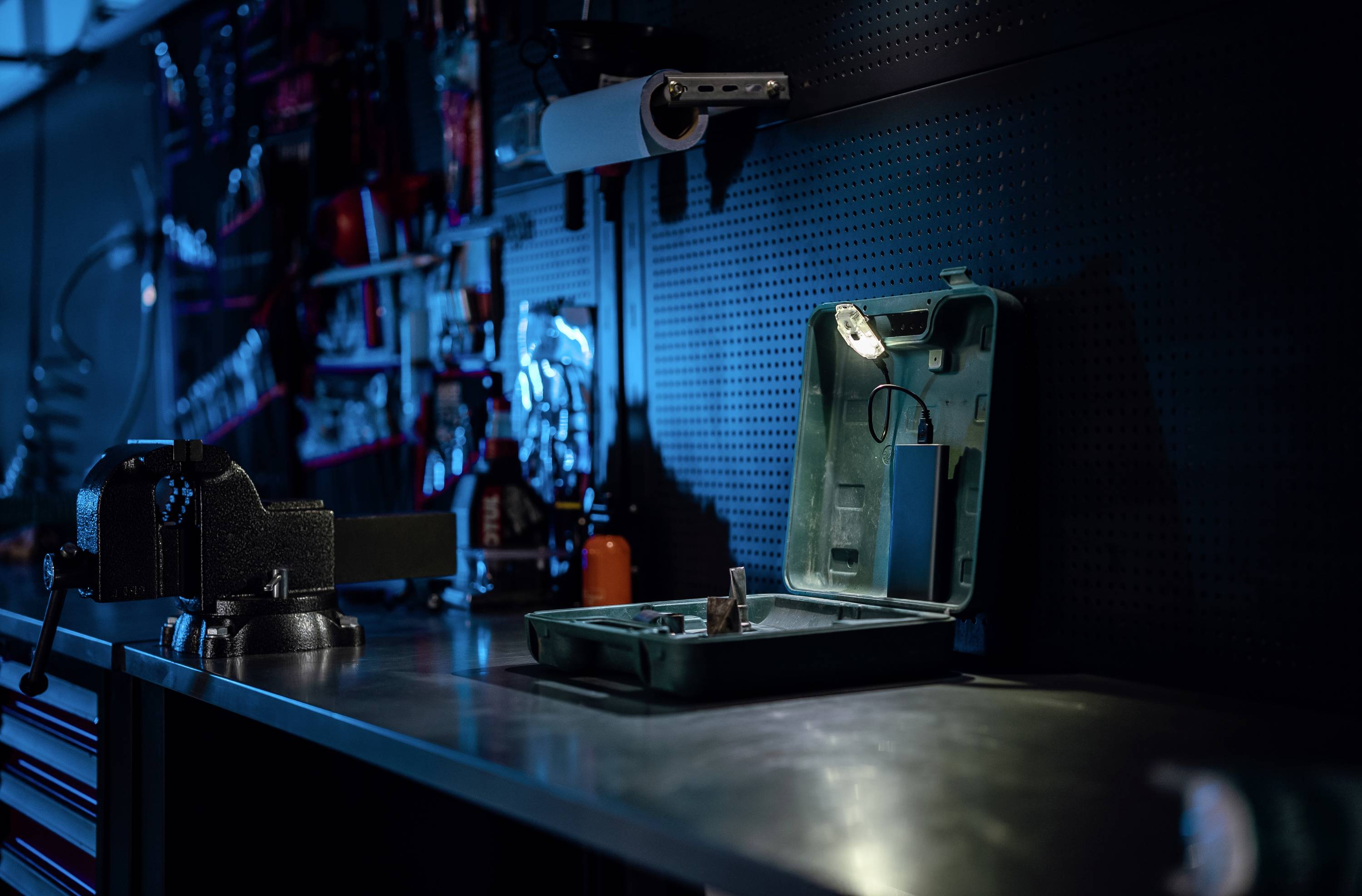 ArmyTek Crystal WUV Grey LED Taschenlampe mit Handschlaufe, mit USB-Schnittstelle akkubetrieben 150lm 34g