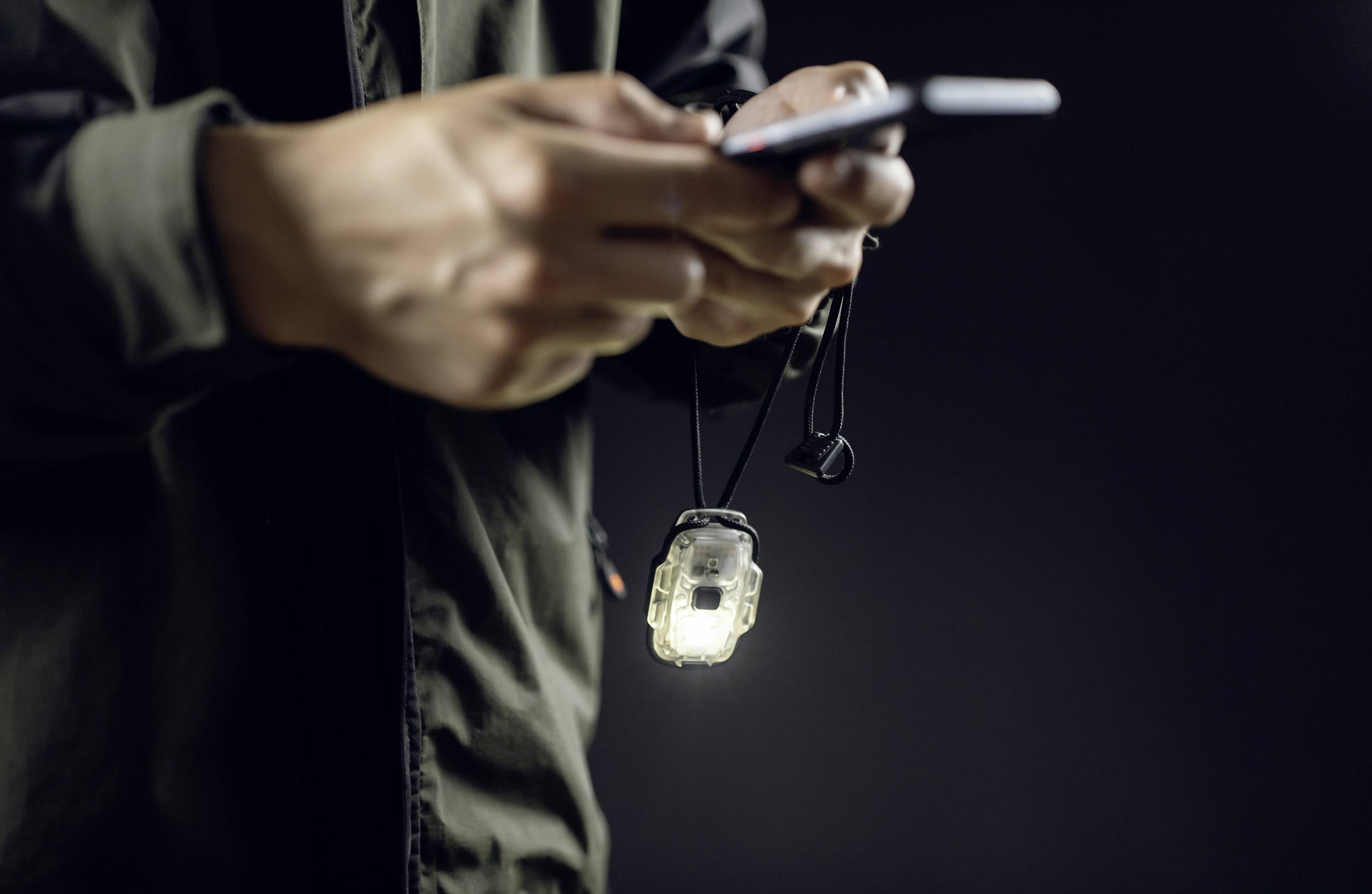 ArmyTek Crystal WUV Grey LED Taschenlampe mit Handschlaufe, mit USB-Schnittstelle akkubetrieben 150lm 34g