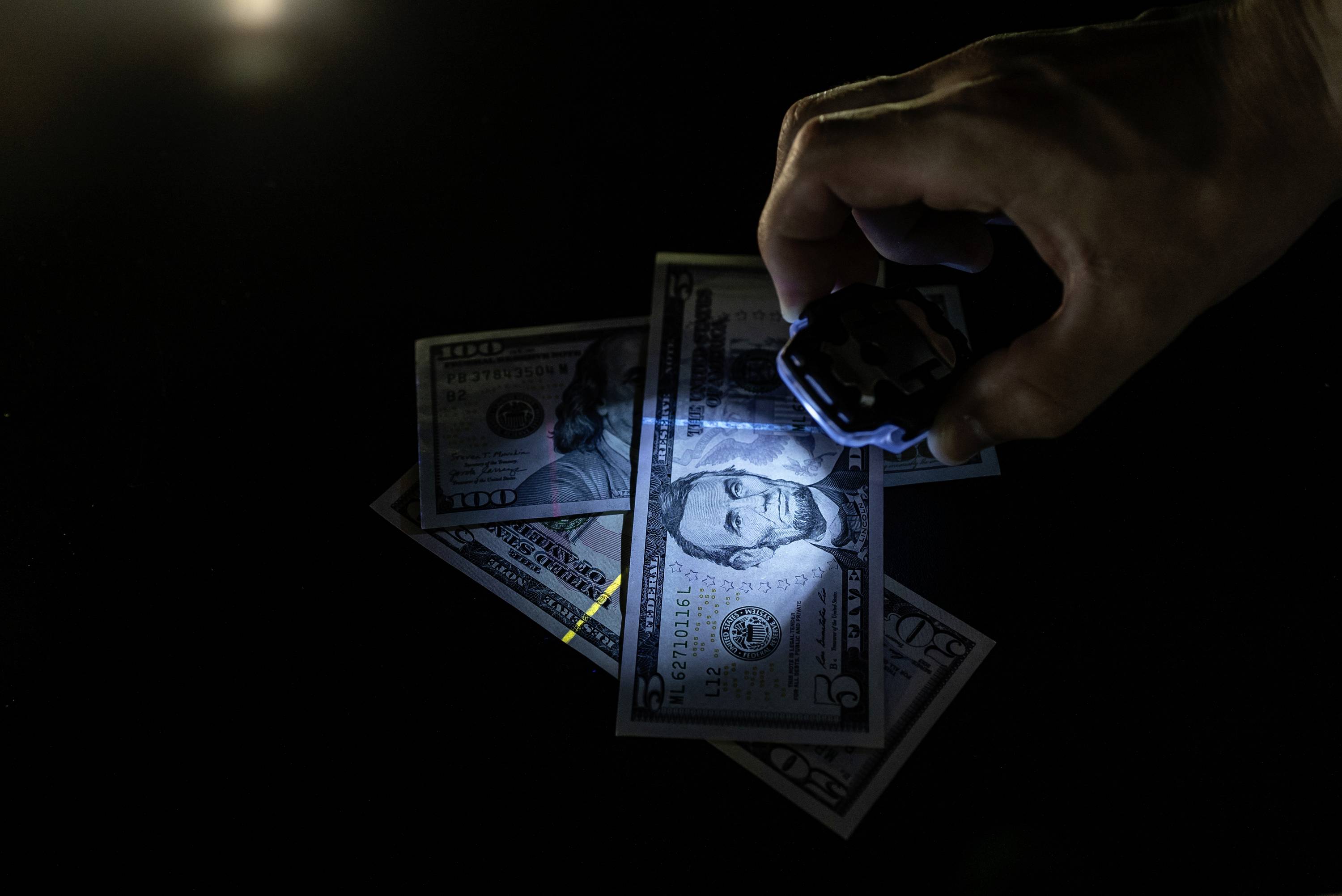 ArmyTek Crystal WUV Grey LED Taschenlampe mit Handschlaufe, mit USB-Schnittstelle akkubetrieben 150lm 34g