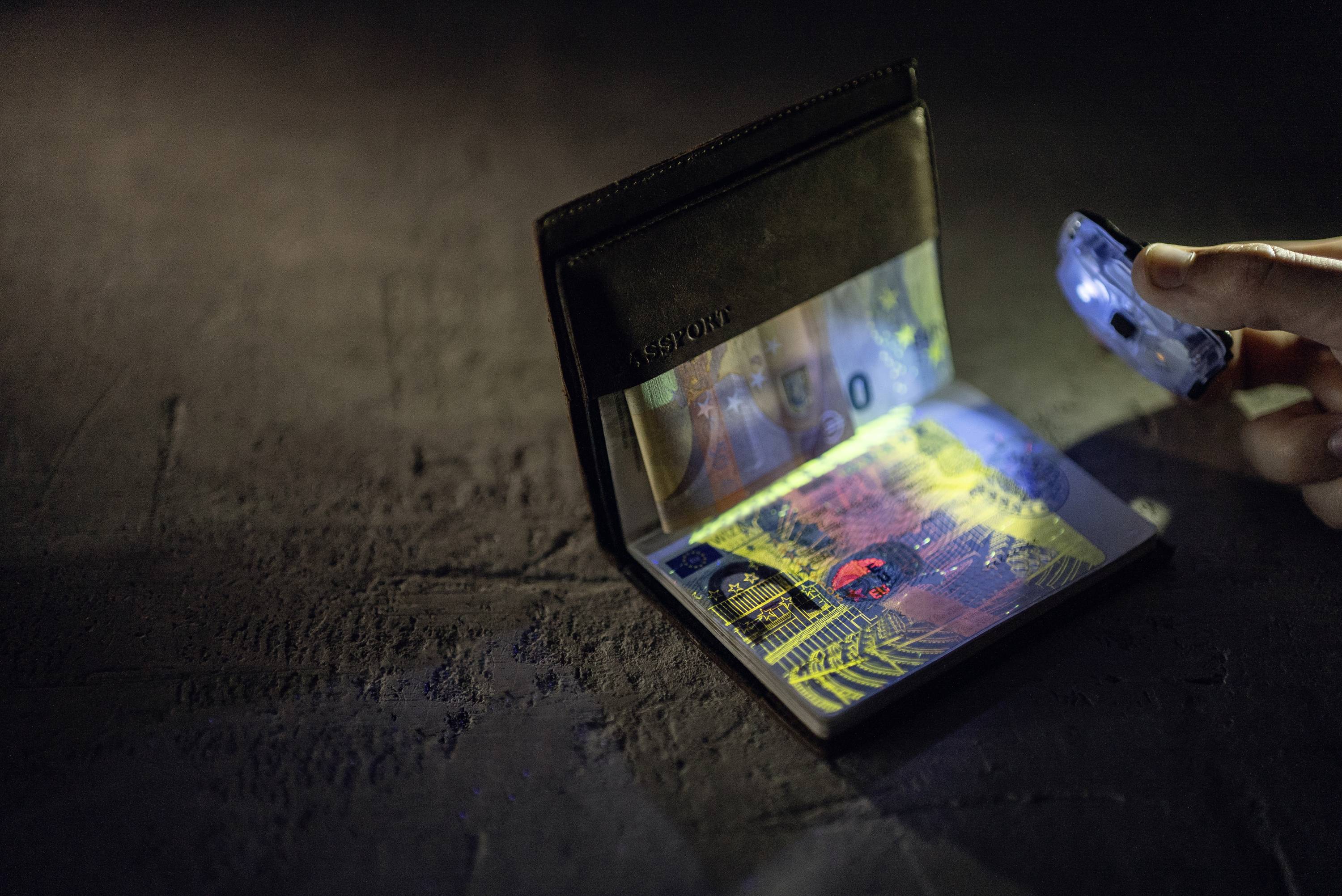 ArmyTek Crystal WUV Grey LED Taschenlampe mit Handschlaufe, mit USB-Schnittstelle akkubetrieben 150lm 34g