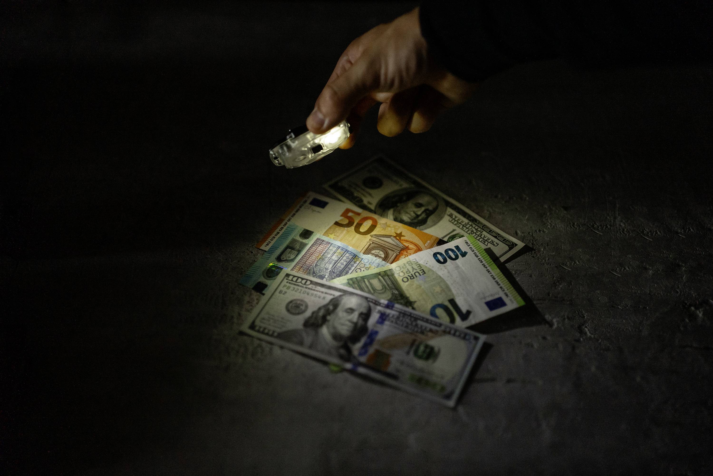 ArmyTek Crystal WUV Grey LED Taschenlampe mit Handschlaufe, mit USB-Schnittstelle akkubetrieben 150lm 34g