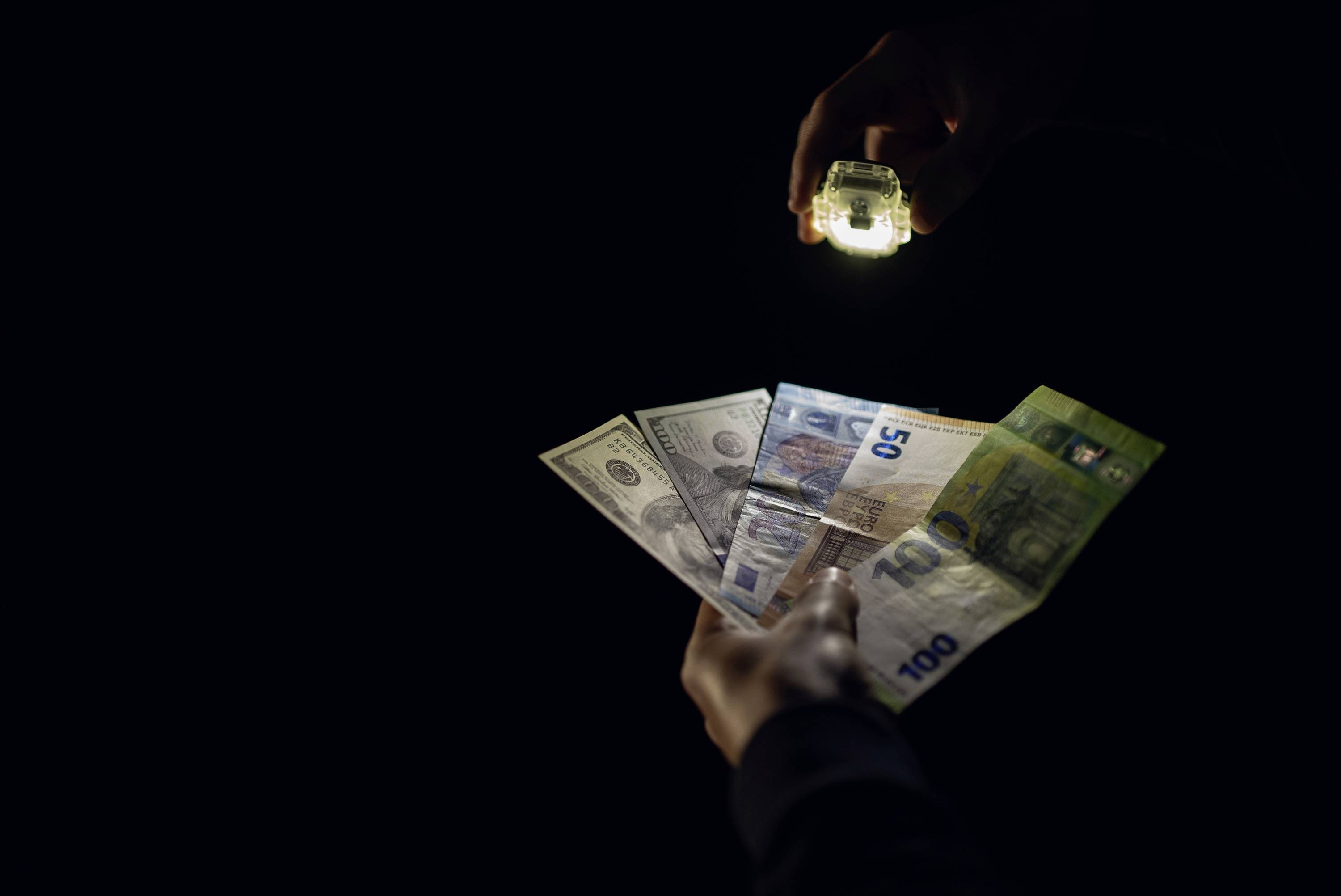 ArmyTek Crystal WUV Grey LED Taschenlampe mit Handschlaufe, mit USB-Schnittstelle akkubetrieben 150lm 34g