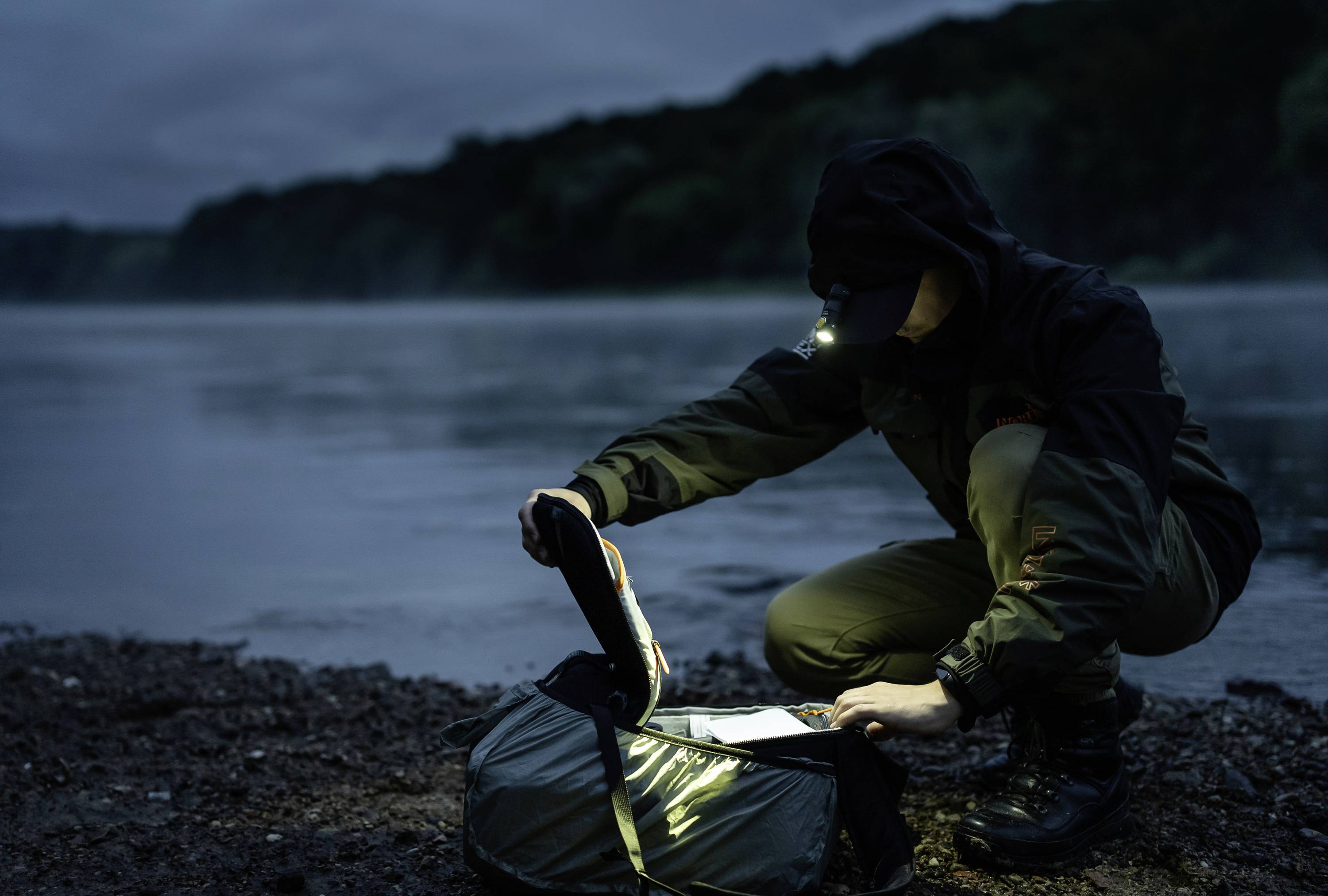 ArmyTek Prime C1 Pro Warm Mini-Taschenlampe mit Schlüsselanhänger, mit Gürtelclip akkubetrieben 1000lm 15h 72g