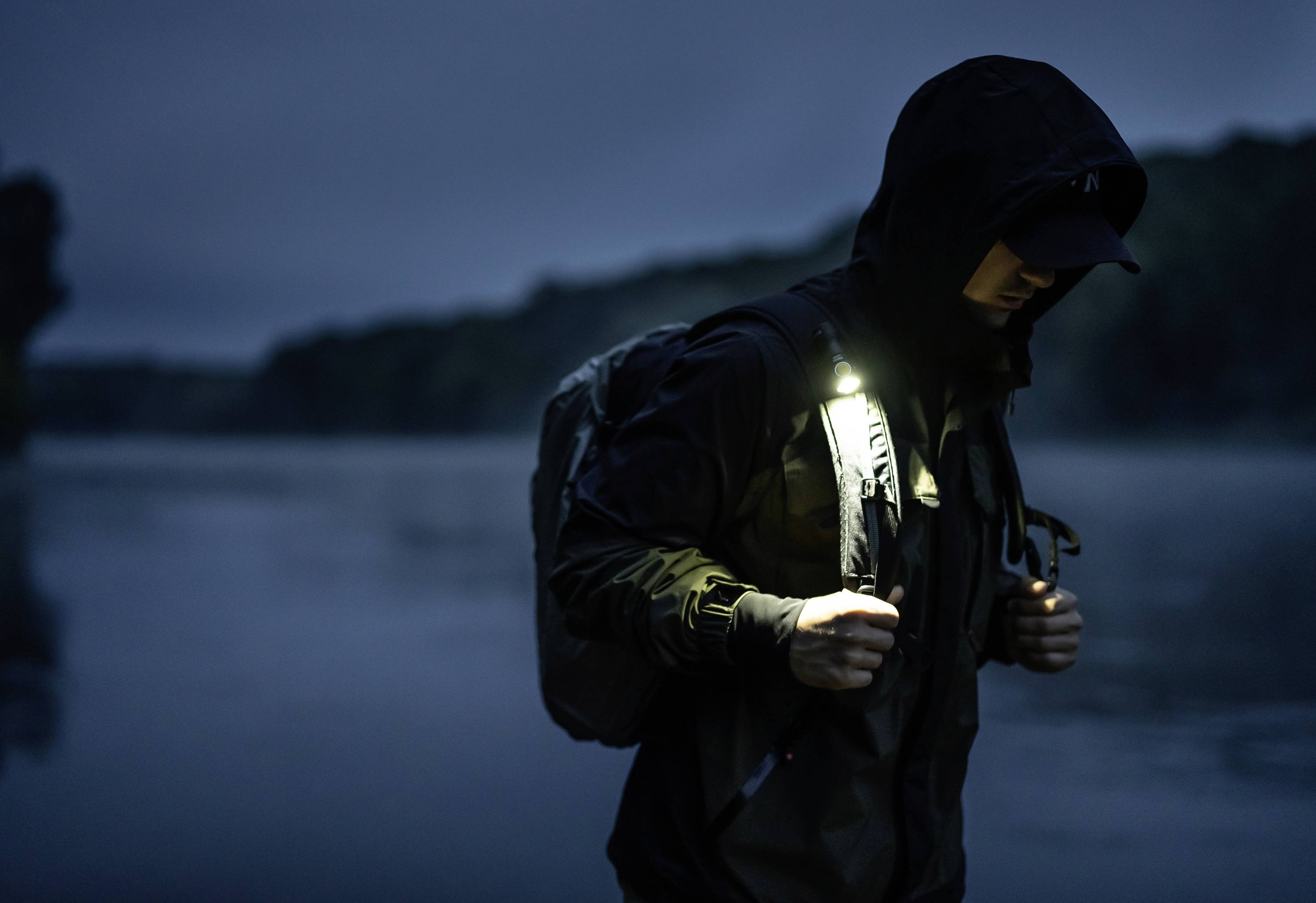 ArmyTek Prime C1 Pro Warm Mini-Taschenlampe mit Schlüsselanhänger, mit Gürtelclip akkubetrieben 1000lm 15h 72g