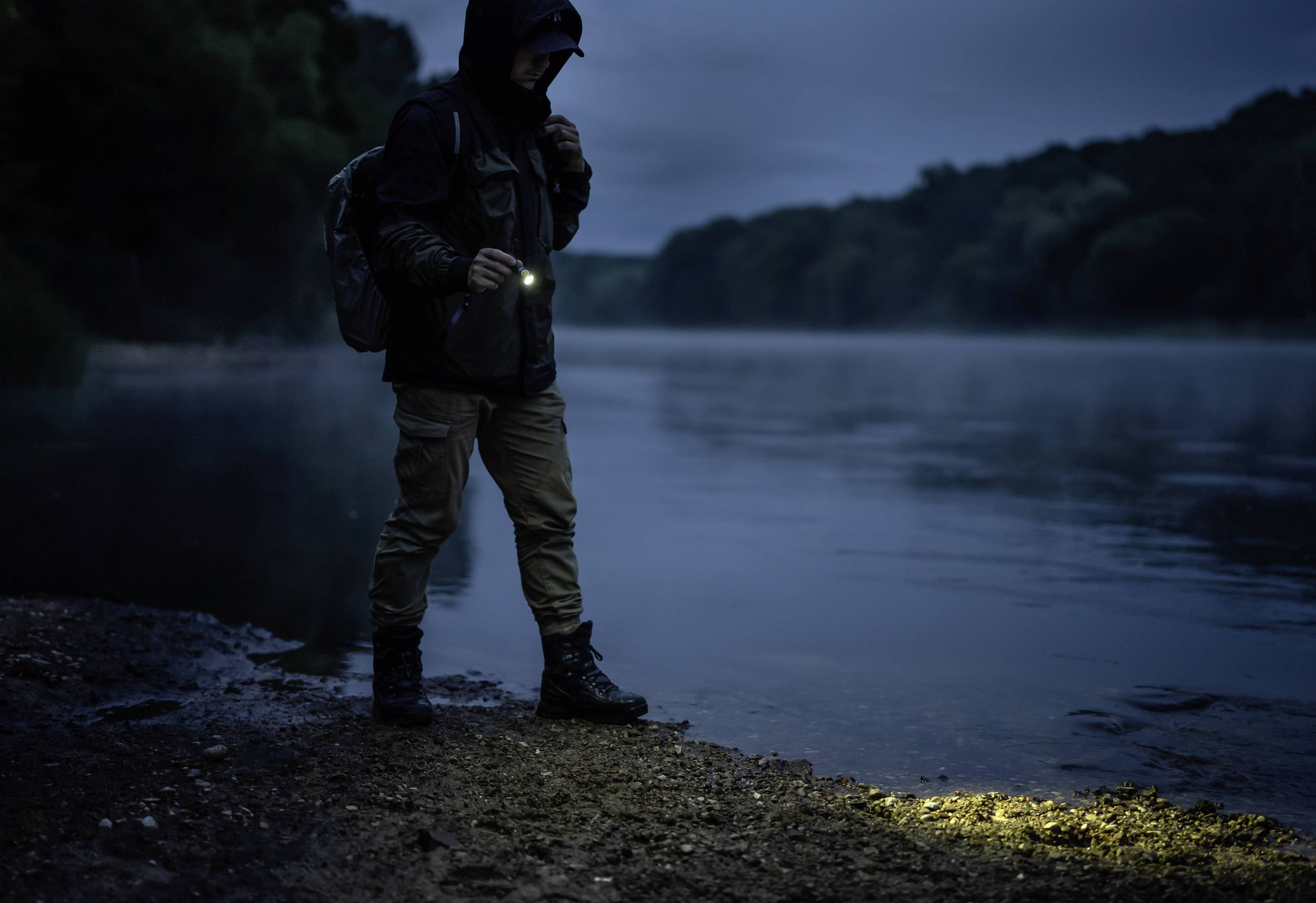 ArmyTek Prime C1 Pro Warm Mini-Taschenlampe mit Schlüsselanhänger, mit Gürtelclip akkubetrieben 1000lm 15h 72g