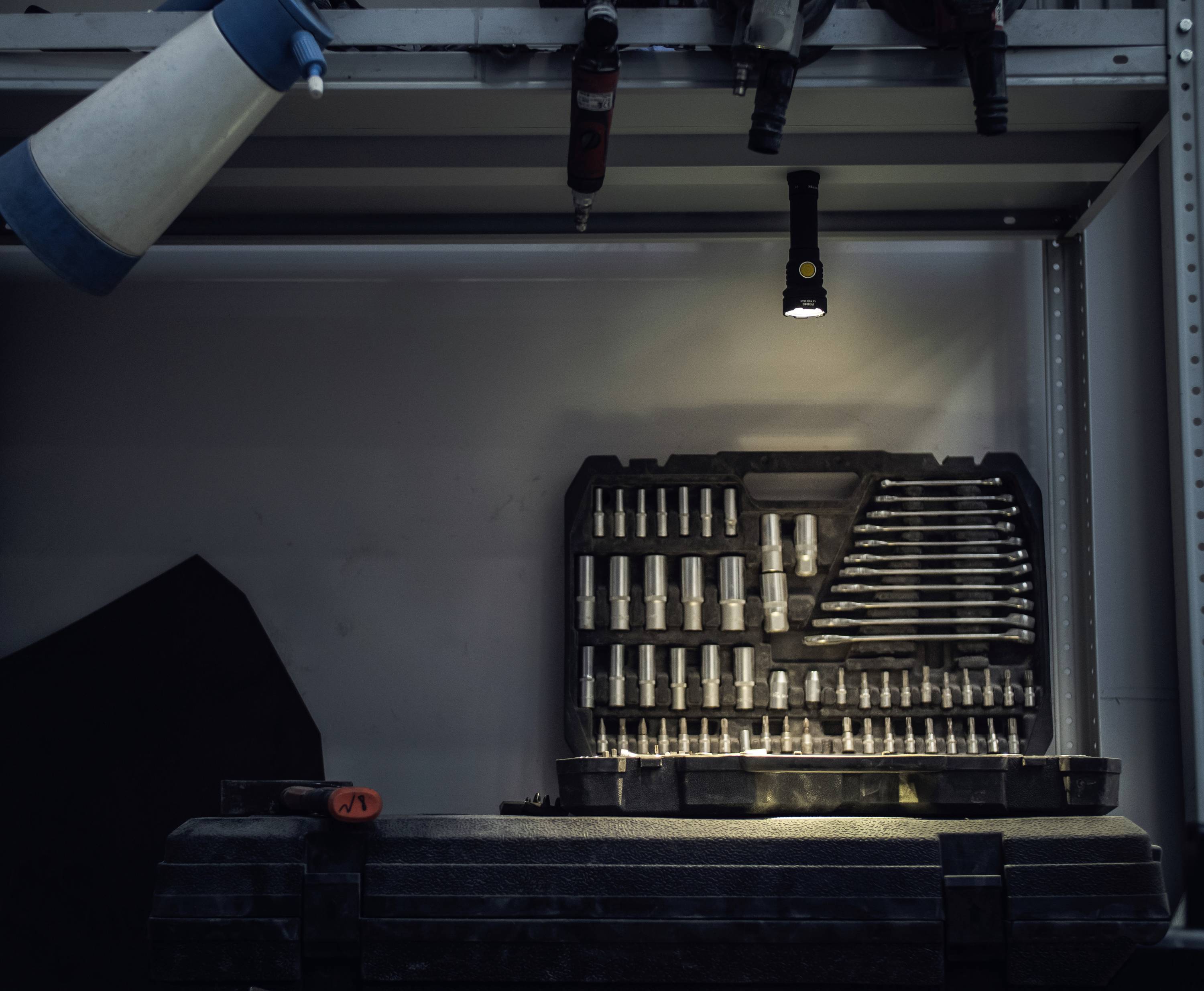 ArmyTek Prime C2 Pro Max Warm LED Taschenlampe mit Handschlaufe, mit Holster akkubetrieben 3720lm 203g