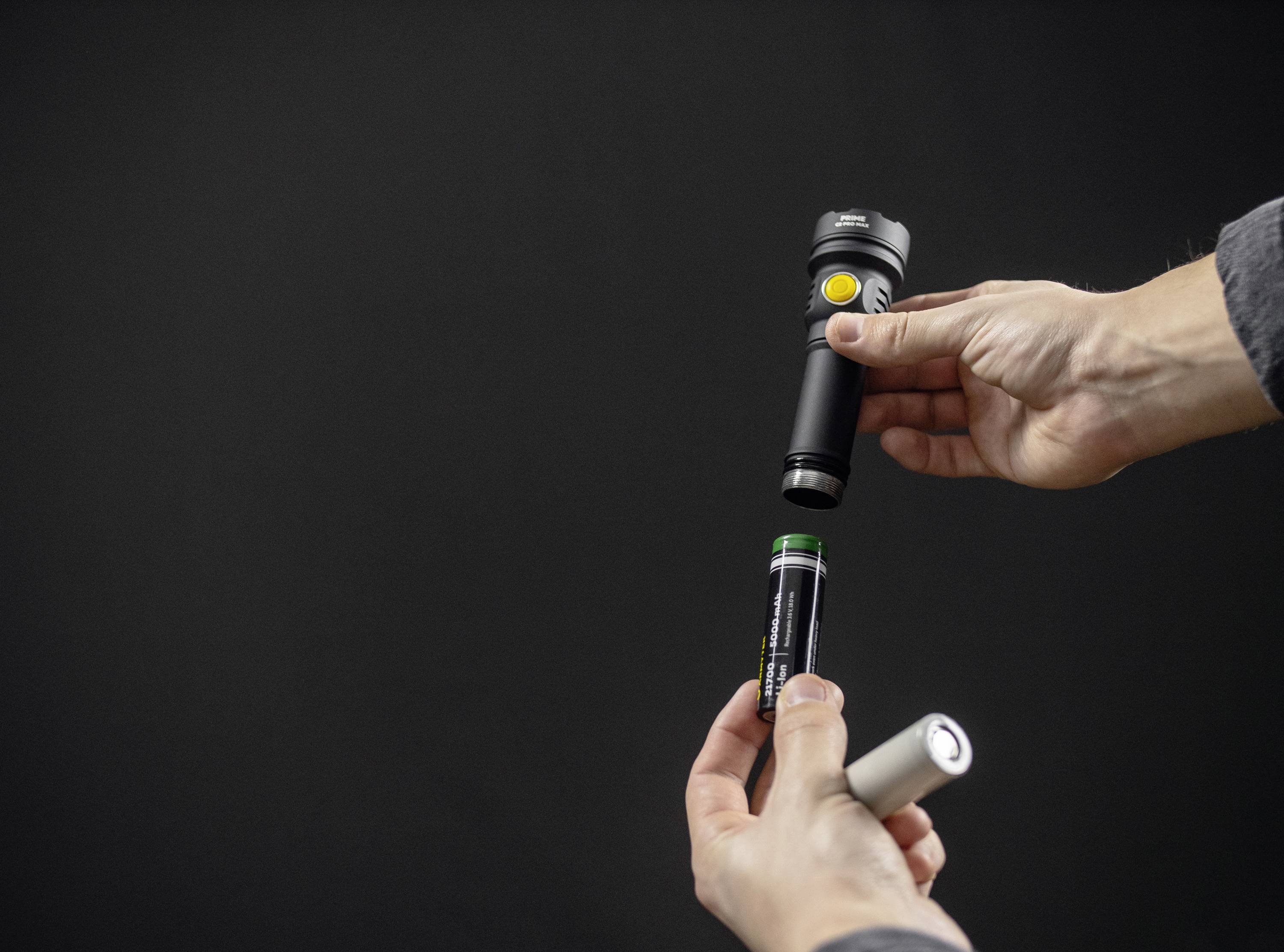 ArmyTek Prime C2 Pro Max Warm LED Taschenlampe mit Handschlaufe, mit Holster akkubetrieben 3720lm 203g