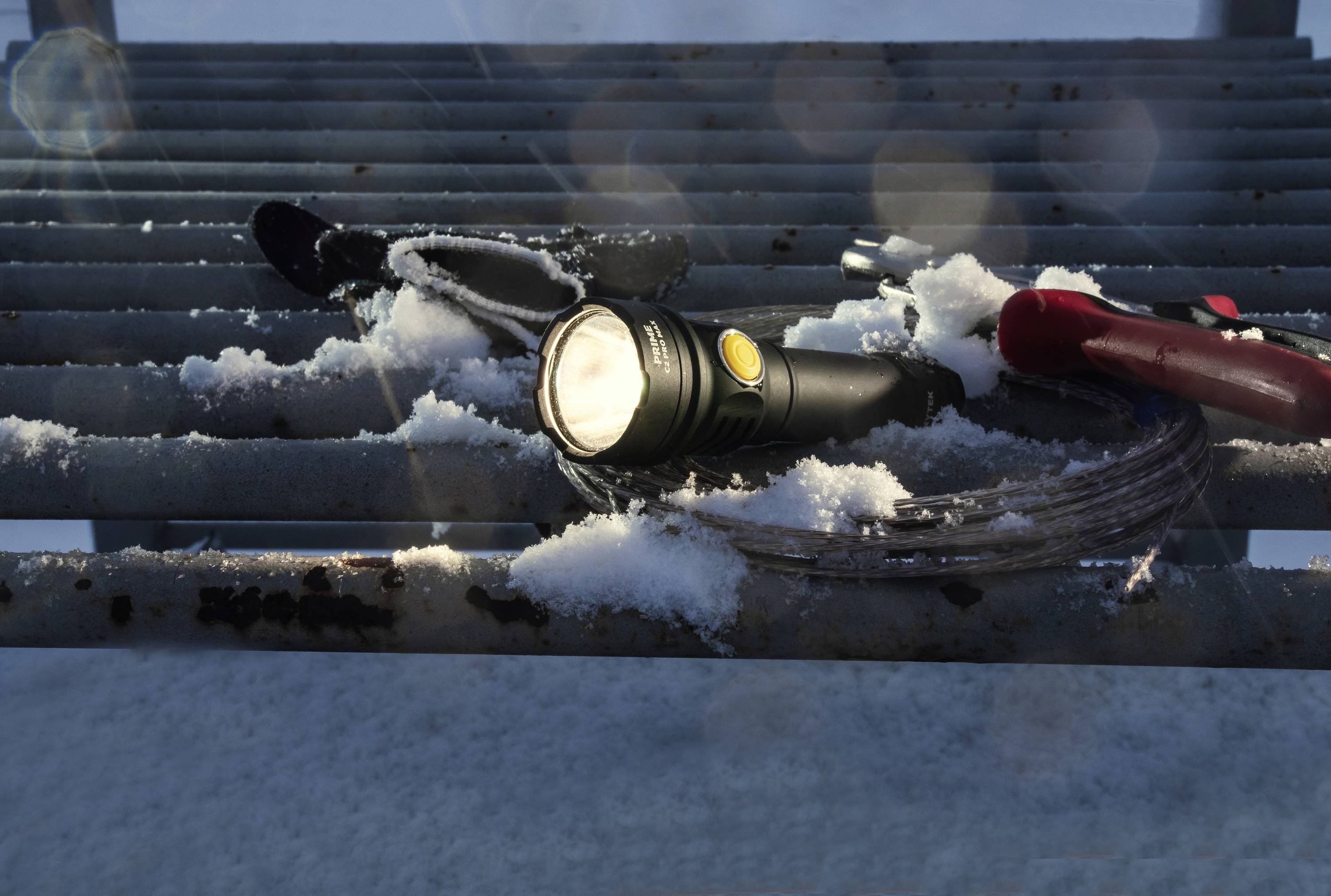 ArmyTek Prime C2 Pro Max White LED Taschenlampe mit Handschlaufe, mit Holster akkubetrieben 4000lm 203g