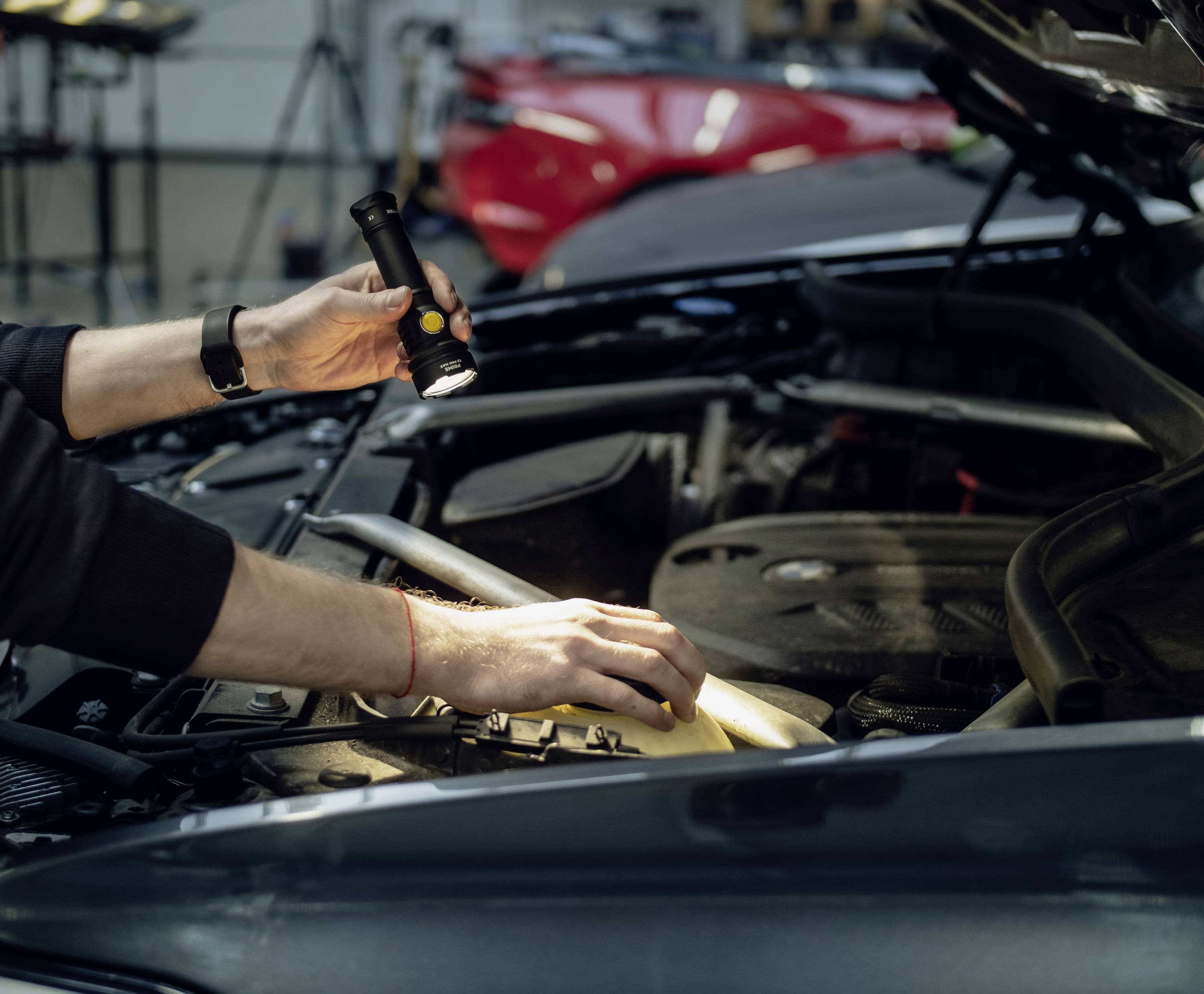 ArmyTek Prime C2 Pro Max White LED Taschenlampe mit Handschlaufe, mit Holster akkubetrieben 4000lm 203g