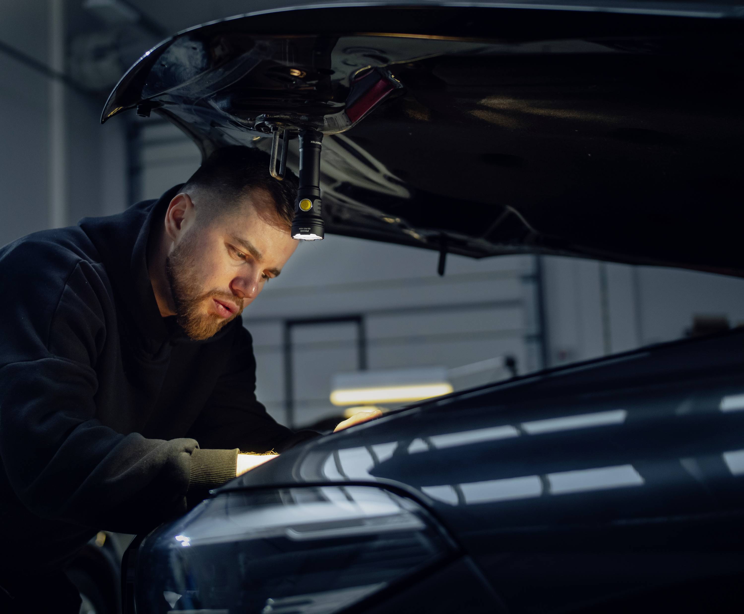 ArmyTek Prime C2 Pro Max White LED Taschenlampe mit Handschlaufe, mit Holster akkubetrieben 4000lm 203g