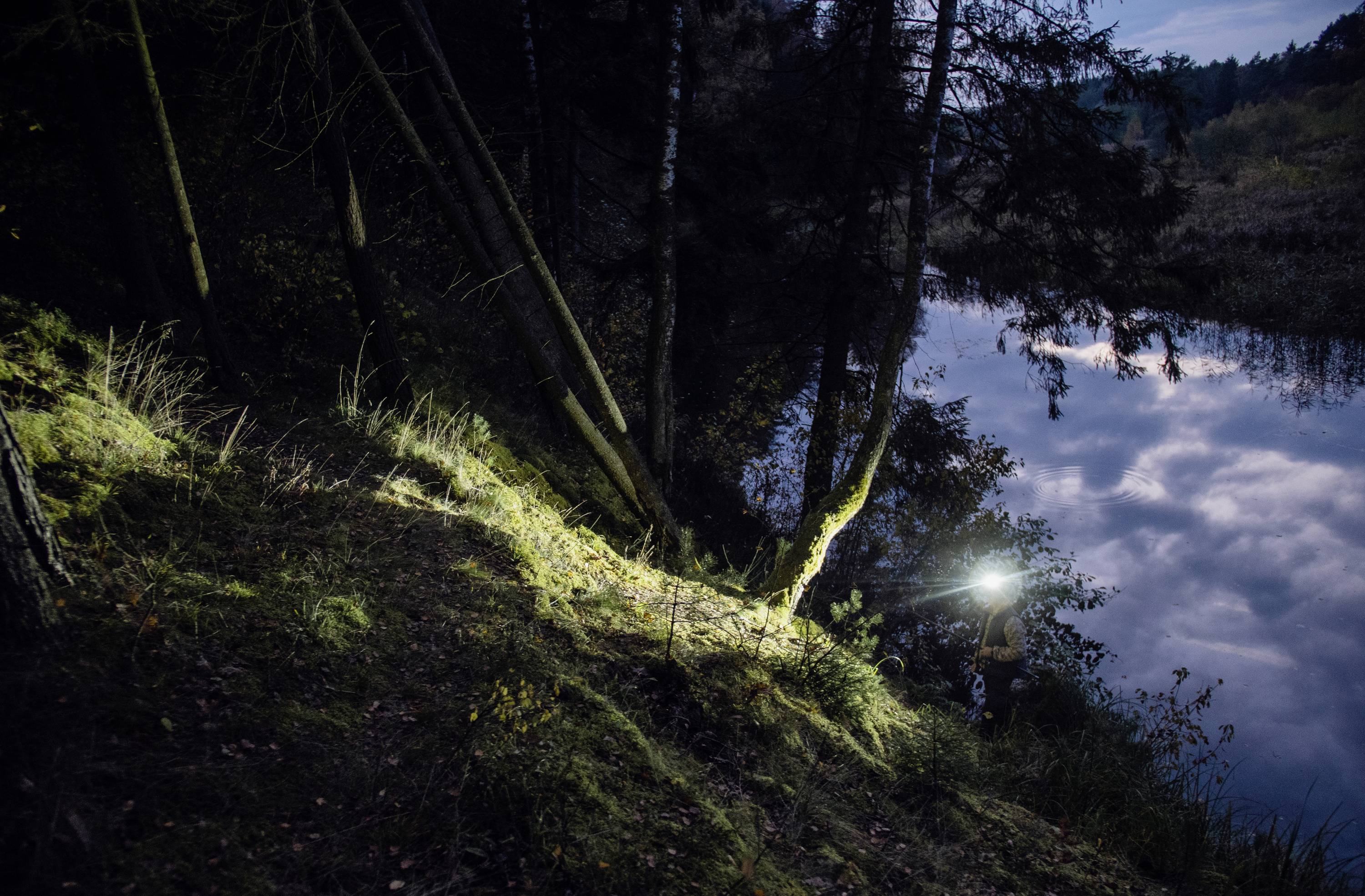 ArmyTek Wizard C2 Pro Olive White LED Taschenlampe mit Gürtelclip akkubetrieben 2500lm 115g