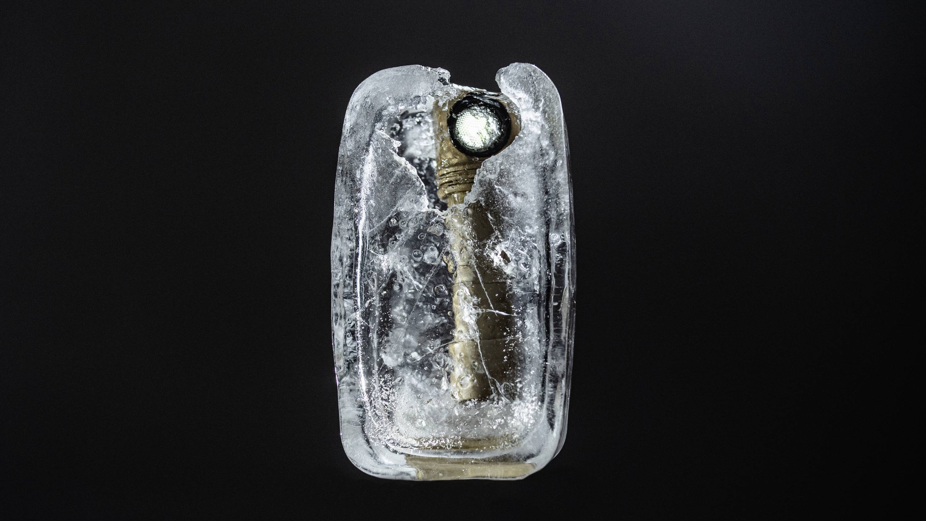 ArmyTek Wizard C2 Pro Sand White LED Taschenlampe mit Gürtelclip akkubetrieben 2500lm 115g