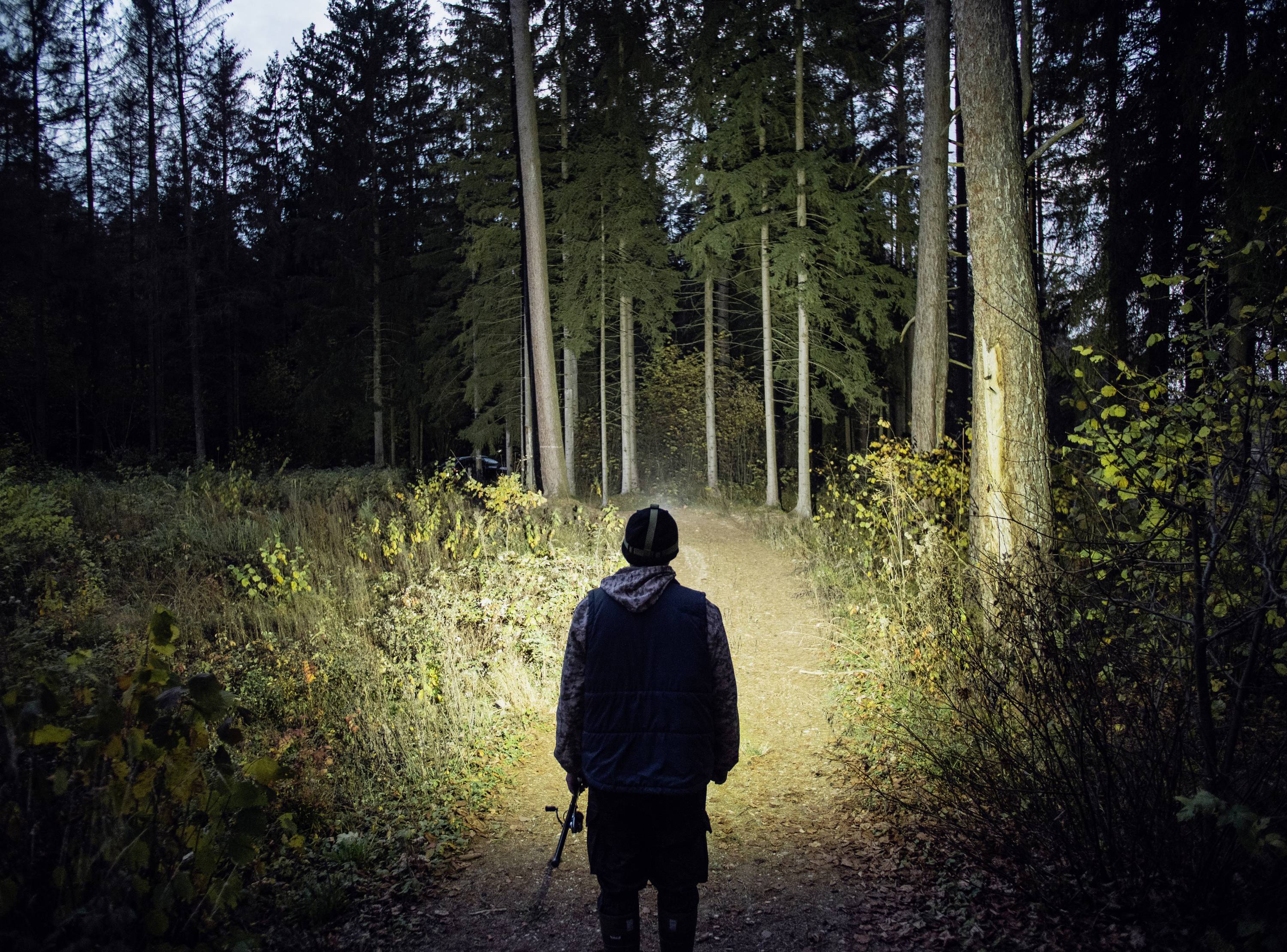 ArmyTek Wizard C2 Pro Sand White LED Taschenlampe mit Gürtelclip akkubetrieben 2500lm 115g