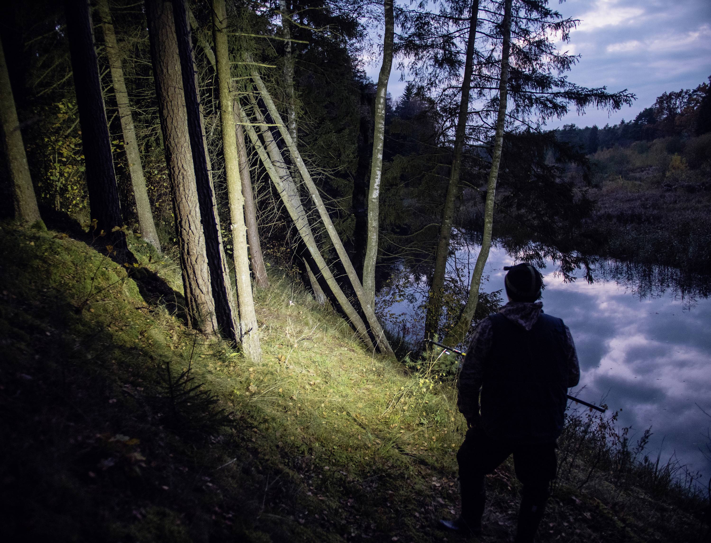 ArmyTek Wizard C2 Pro Sand White LED Taschenlampe mit Gürtelclip akkubetrieben 2500lm 115g