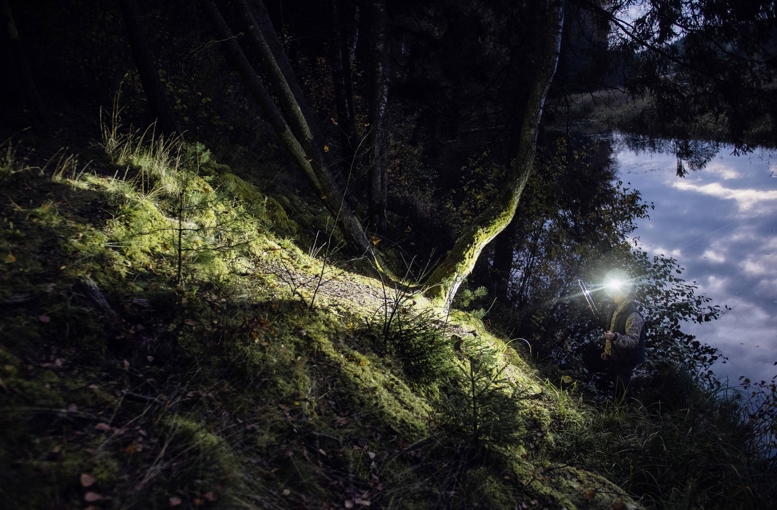 ArmyTek Wizard C2 Pro Sand White LED Taschenlampe mit Gürtelclip akkubetrieben 2500lm 115g