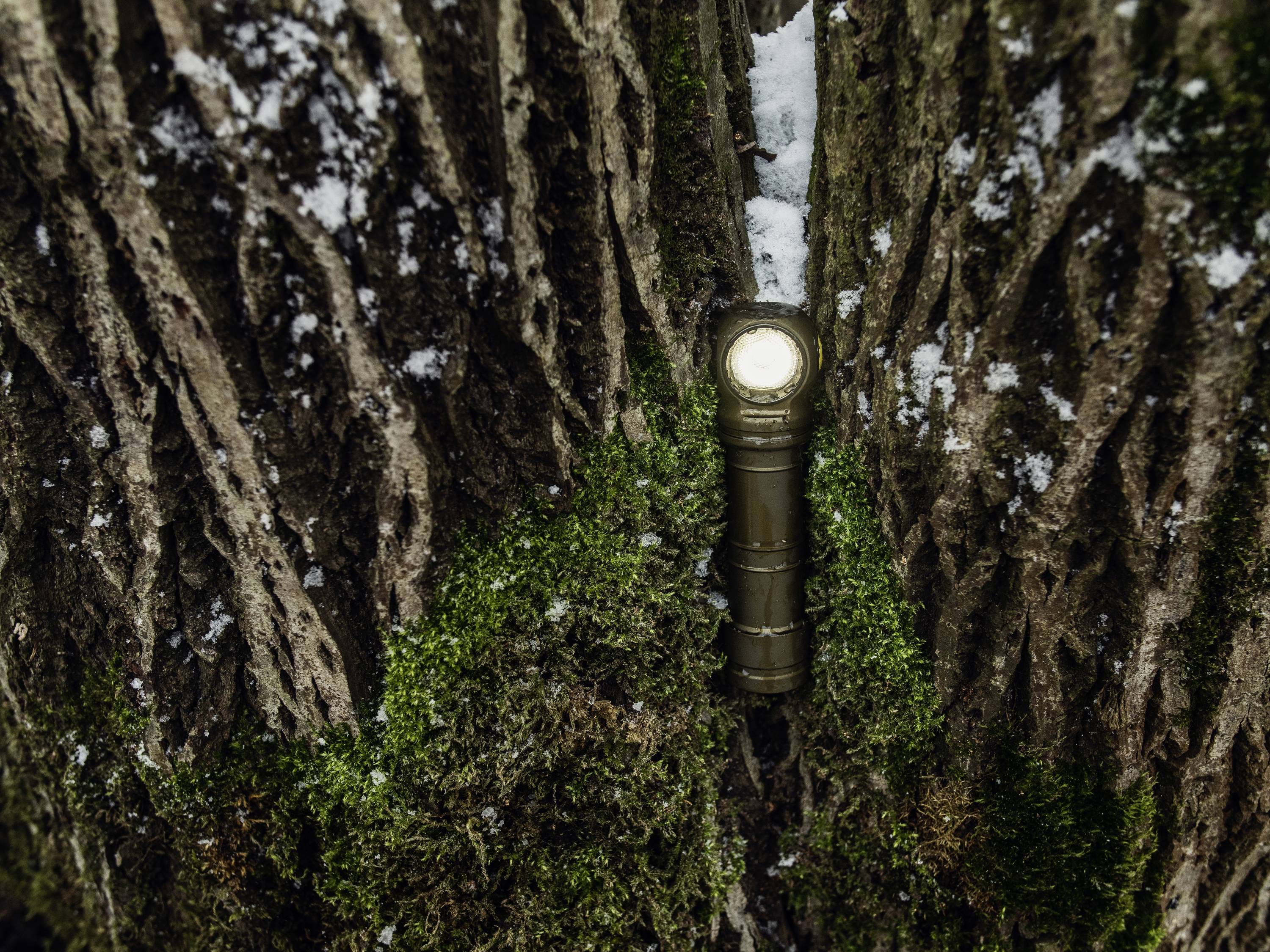 ArmyTek Wizard C2 Pro Max Olive White LED Taschenlampe mit Gürtelclip, mit Holster akkubetrieben 40