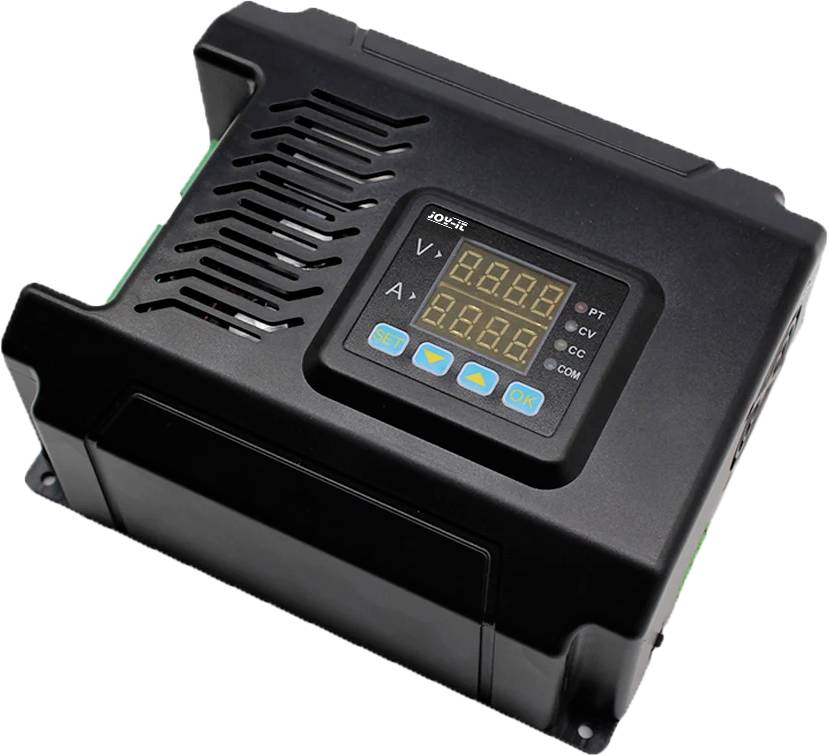 Ein schwarzes elektronisches Messgerät mit Digitalanzeige zeigt Spannung (V) und Stromstärke (A) an. Es verfügt über mehrere Tasten zur Bedienung.