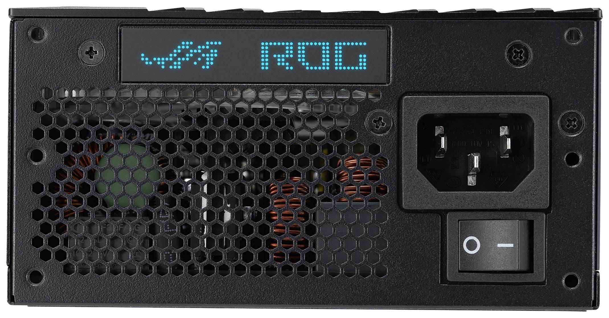 Rückseite eines PC-Netzteils mit Lüftungsgitter, Stromanschluss und Netzschalter. Anzeige mit Logo und Schriftzug ROG.