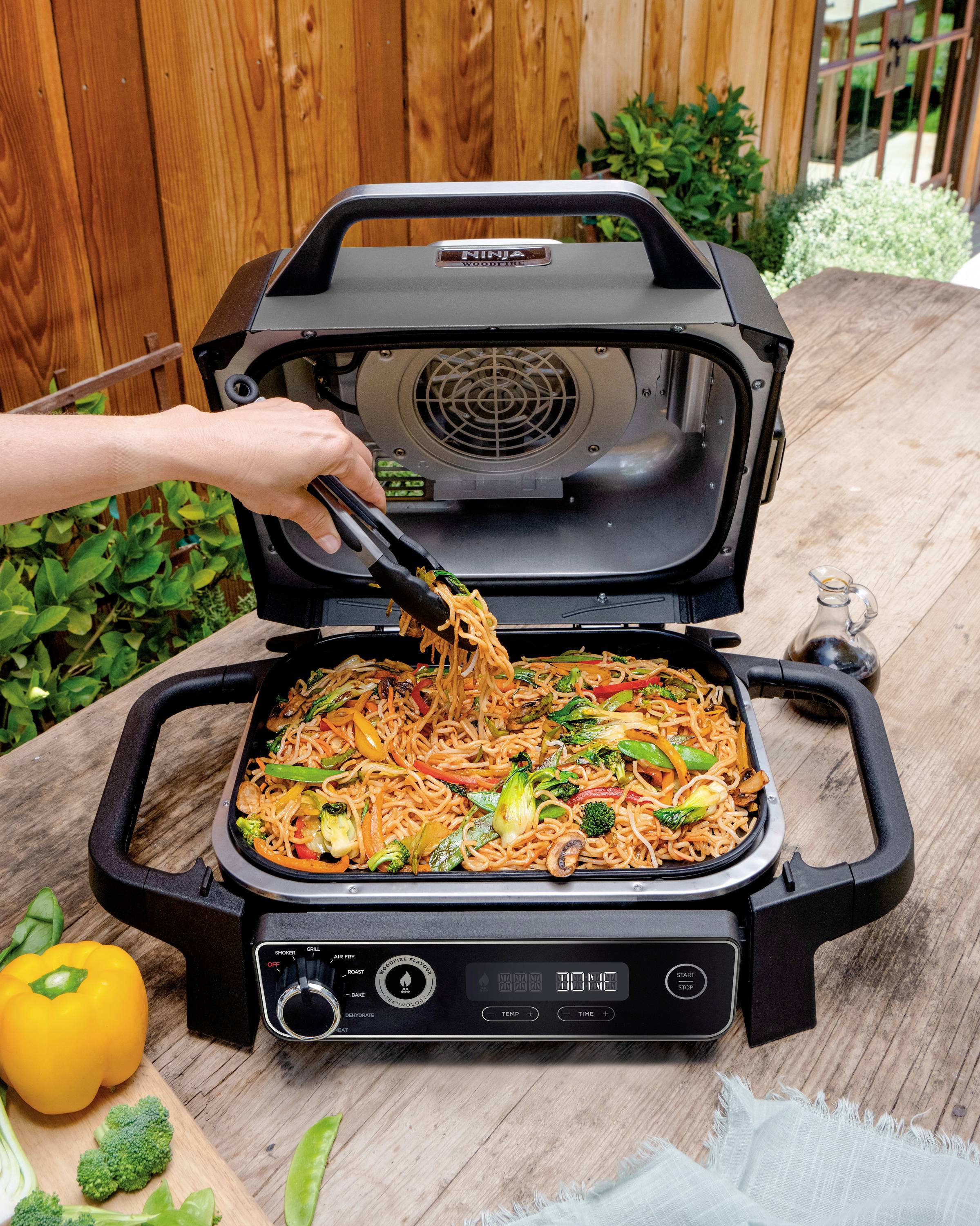 Ninja Woodfire Elektro Grill Heißluft-Funktion Schwarz, Silber (matt)