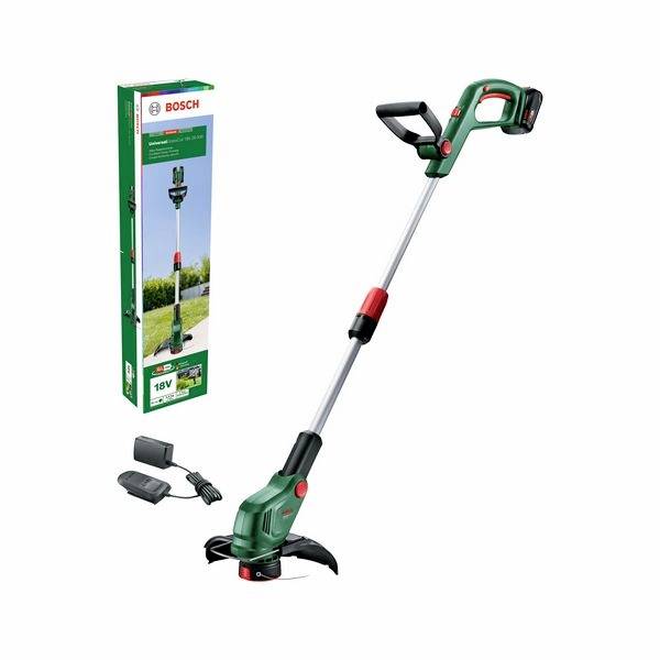 Ein kabelloser Bosch Rasentrimmer mit verstellbarem Stiel und dazugehörigem Ladegerät. Produktverpackung im Hintergrund sichtbar.
