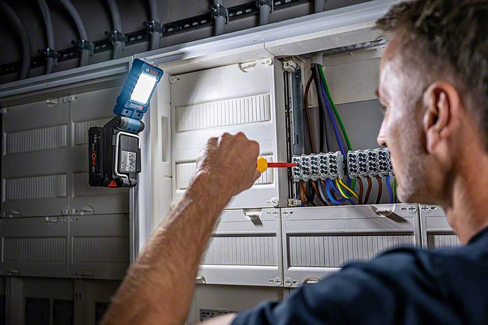 Bosch Professional LED Arbeitsleuchte GLI 18V-800 0601443600