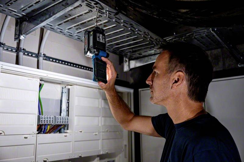 Bosch Professional LED Arbeitsleuchte GLI 18V-800 0601443600