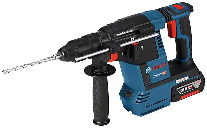 Blaue und schwarze elektrische Schlagbohrmaschine mit rotem Schalter und silbernem Bohrer, bereit für den Einsatz.