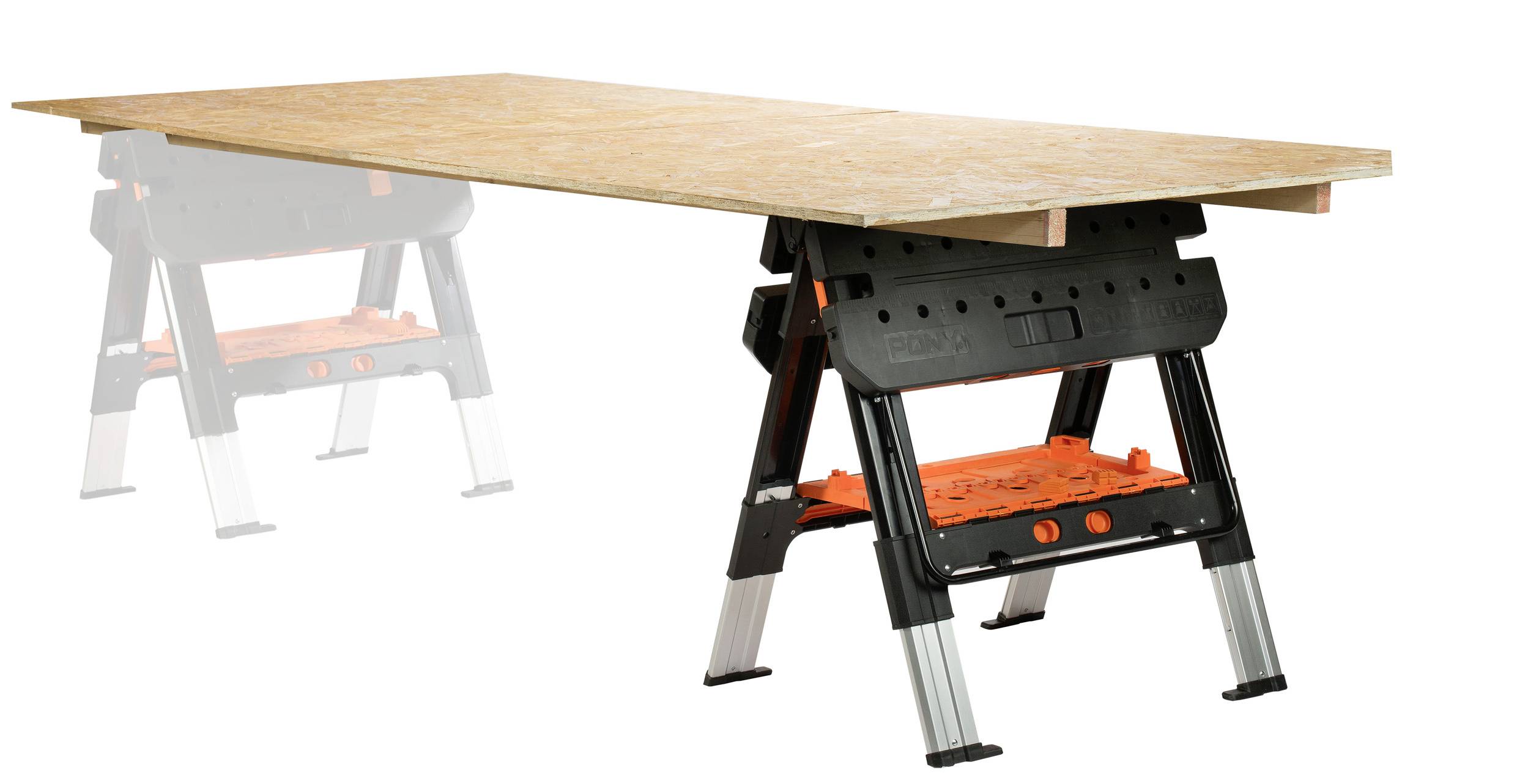 Werkbank mit höhenverstellbaren Beinen und einer großen, stabilen Arbeitsplatte aus Holz, ideal für Handwerksarbeiten.