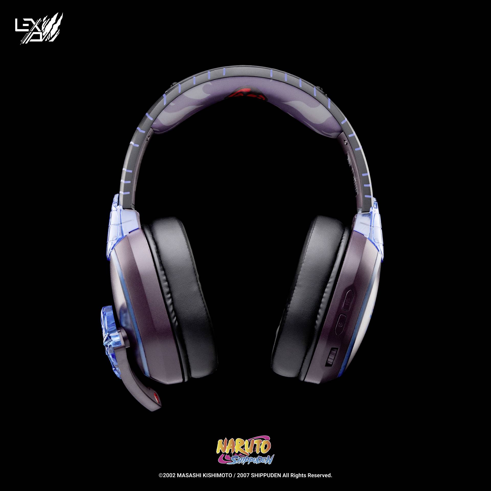 Kopfhörer im 'Naruto Shippuden'-Design mit violettem und schwarzem Farbschema, Logo darunter. Lizenzangaben am unteren Rand.