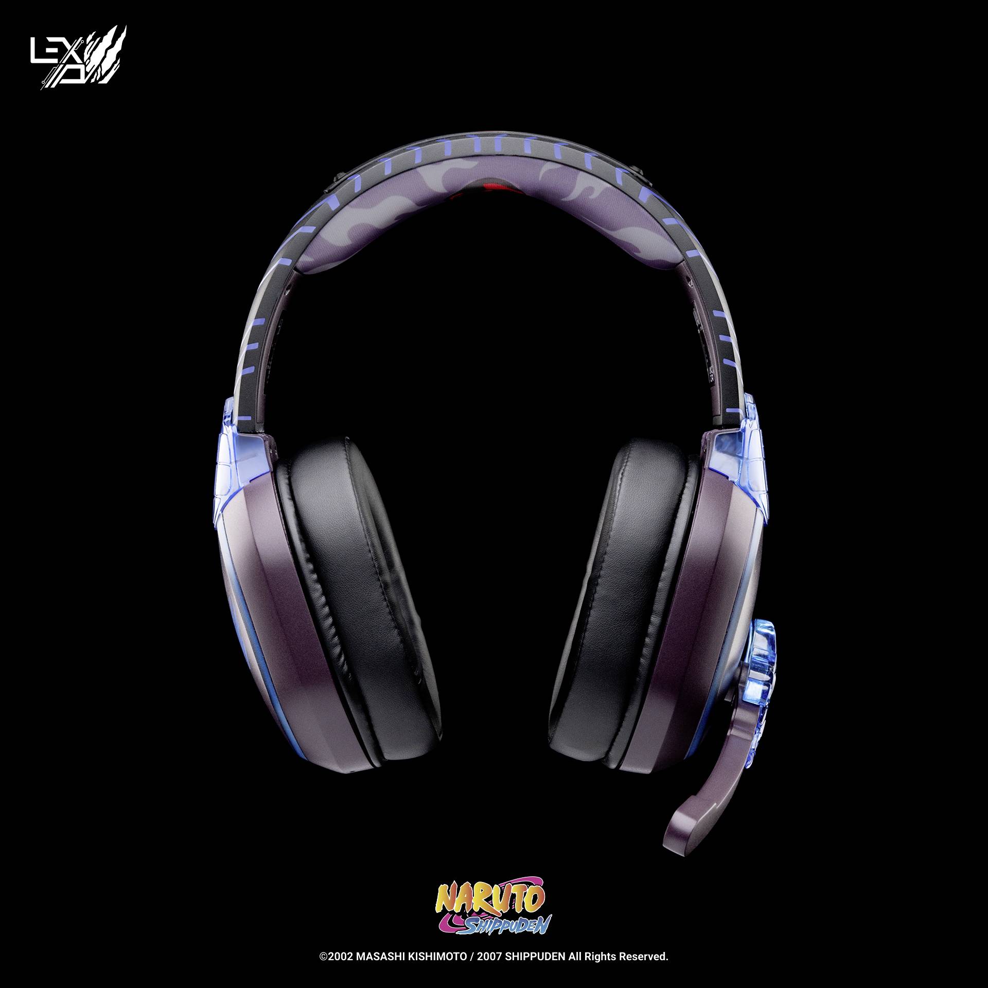 Ein futuristisches Headset mit Naruto-Motiv auf schwarzem Hintergrund. In der Mitte das Logo von 'Naruto Shippuden'.