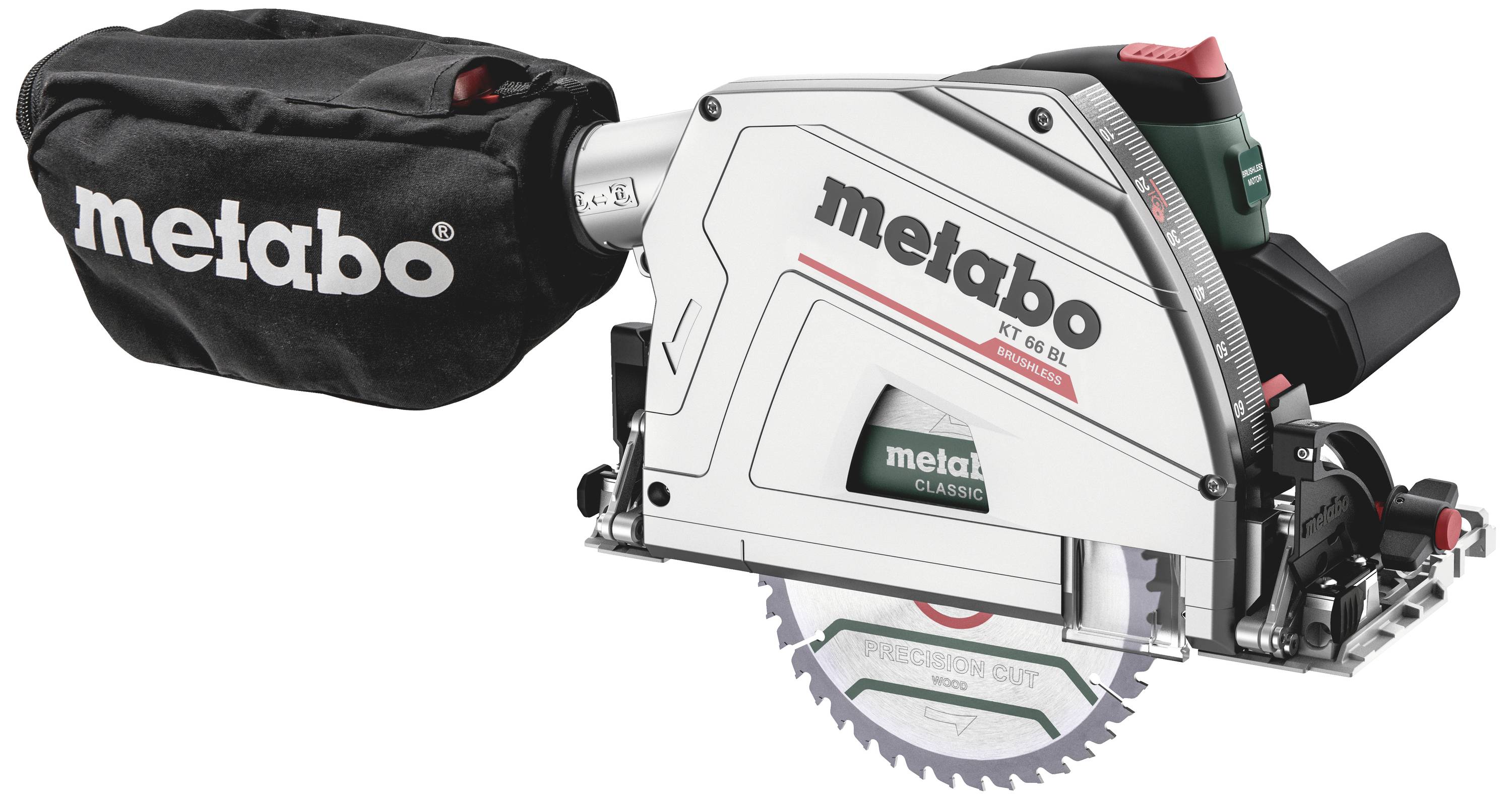 Handkreissäge von Metabo mit Staubfangsack. Die Säge hat einen grünen Griff und eine sichtbare Sägeblattmarke.