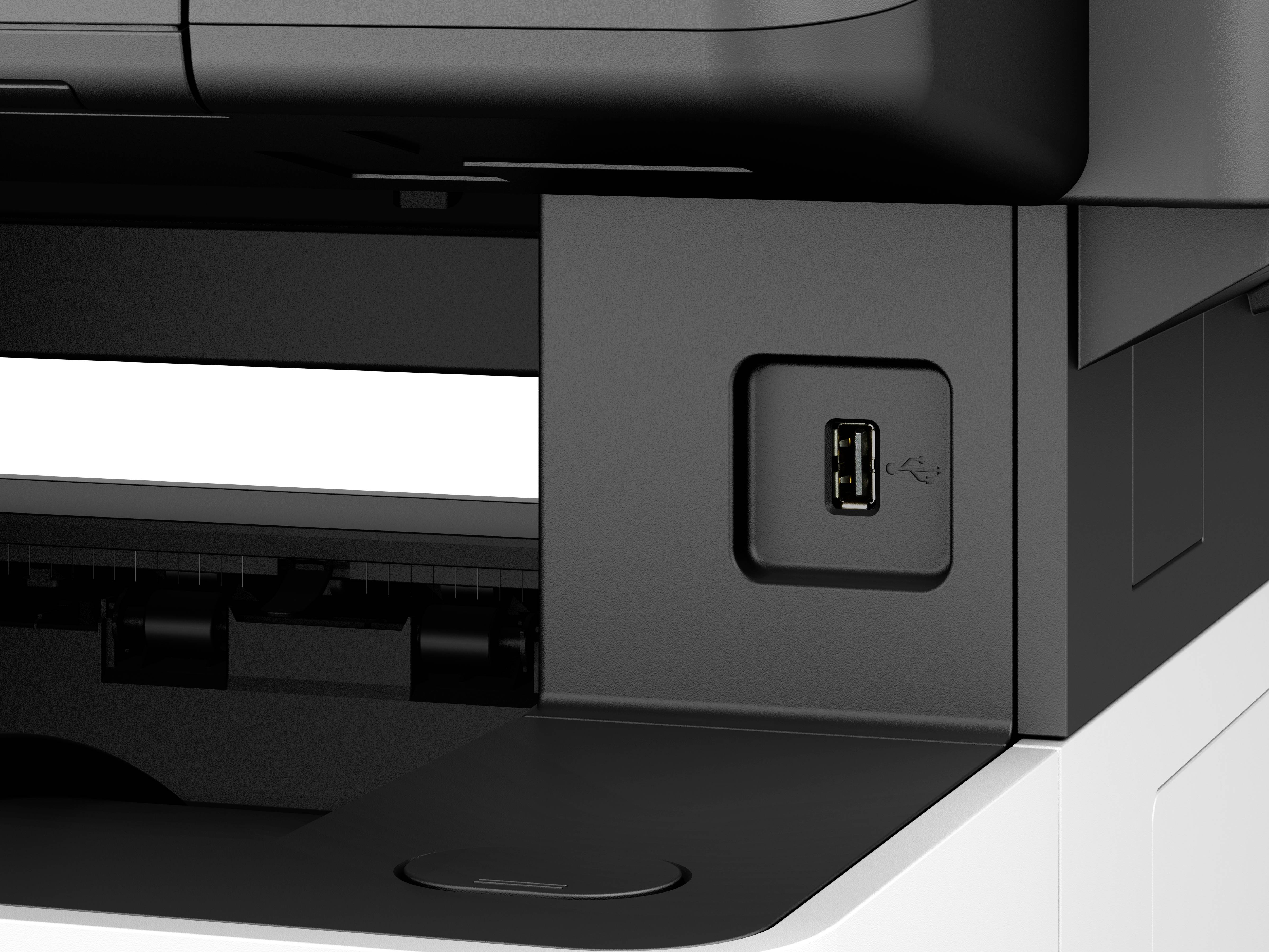 Nahaufnahme eines Druckers mit Sicht auf einen USB-Anschluss an der Vorderseite. Der Anschluss befindet sich rechts an der Bedienfläche.