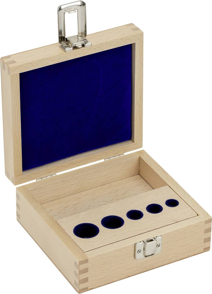 Eine geöffnete Holzkiste mit blauem Innenfutter. Enthält runde Vertiefungen, vermutlich für die Aufbewahrung von Münzen oder Medaillen.