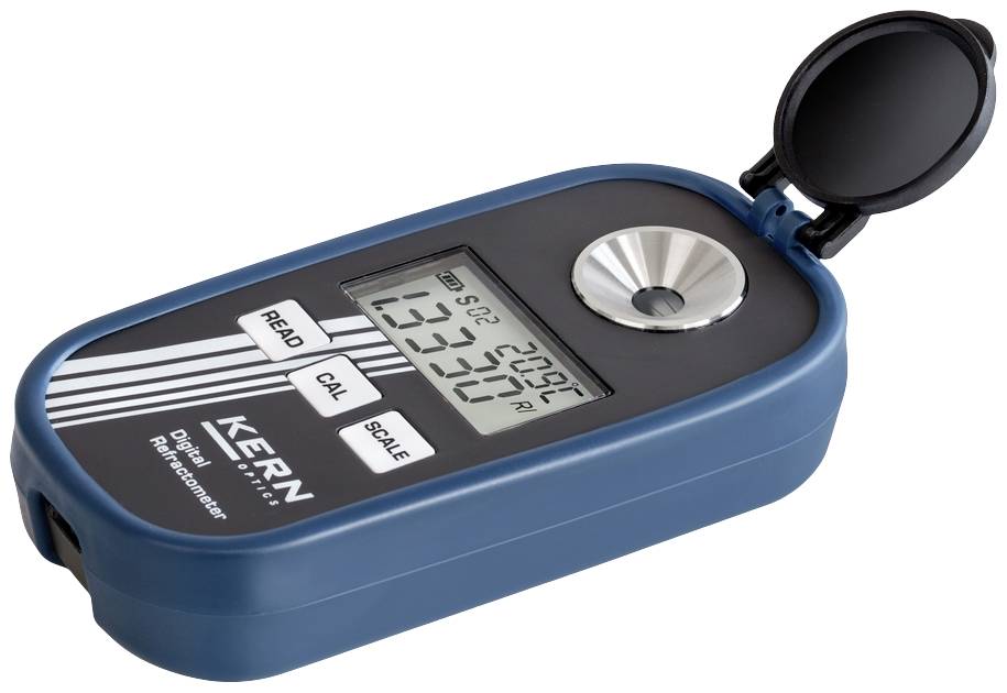 Tragbares Refraktometer mit digitalem Display, zeigt Messwerte für Brechungsindex und Temperatur. Geeignet für Laboranalysen.
