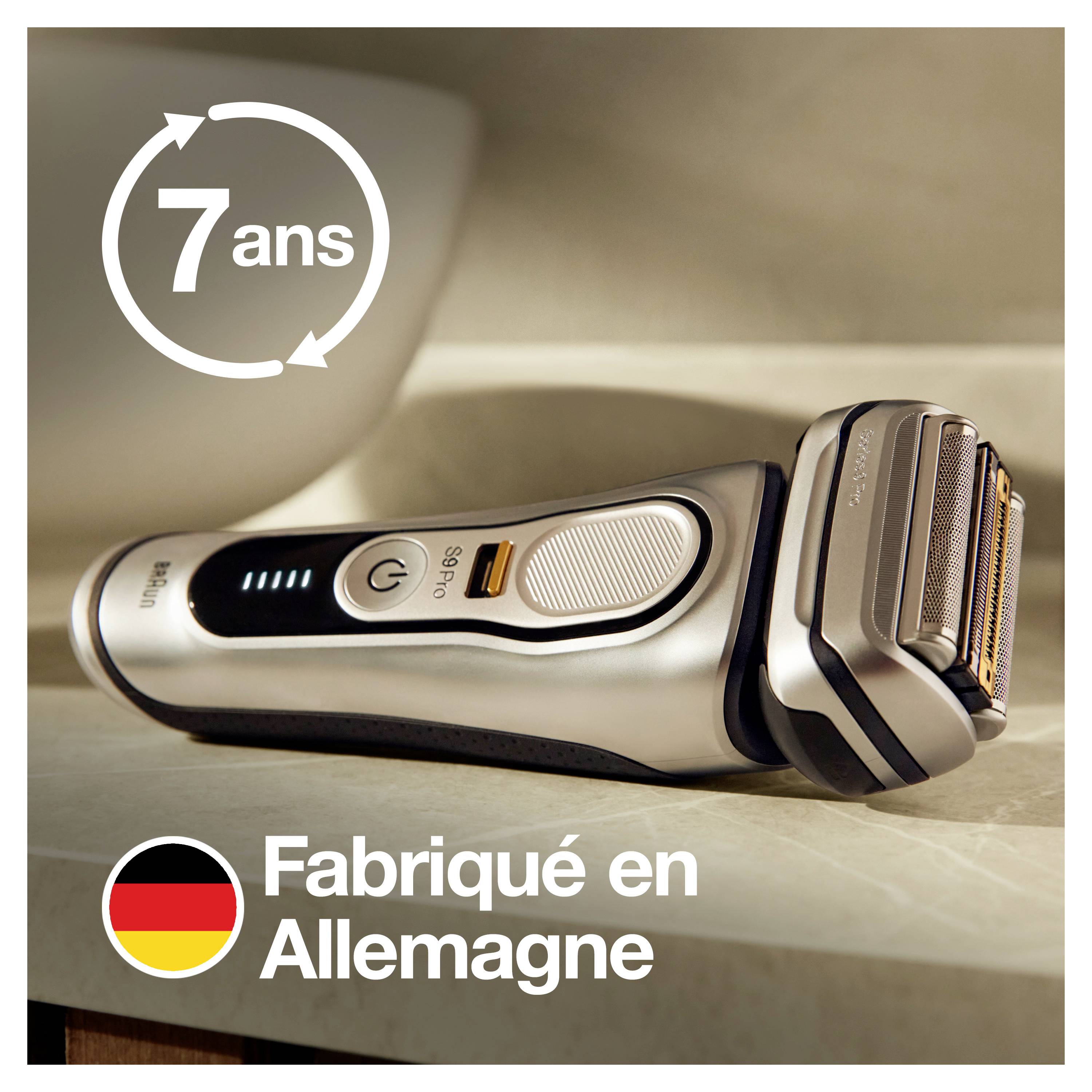 Elektrorasierer in Nahaufnahme mit Aufschrift: '7 ans'. Text darunter: 'Fabriqué en Allemagne' und eine deutsche Flagge.