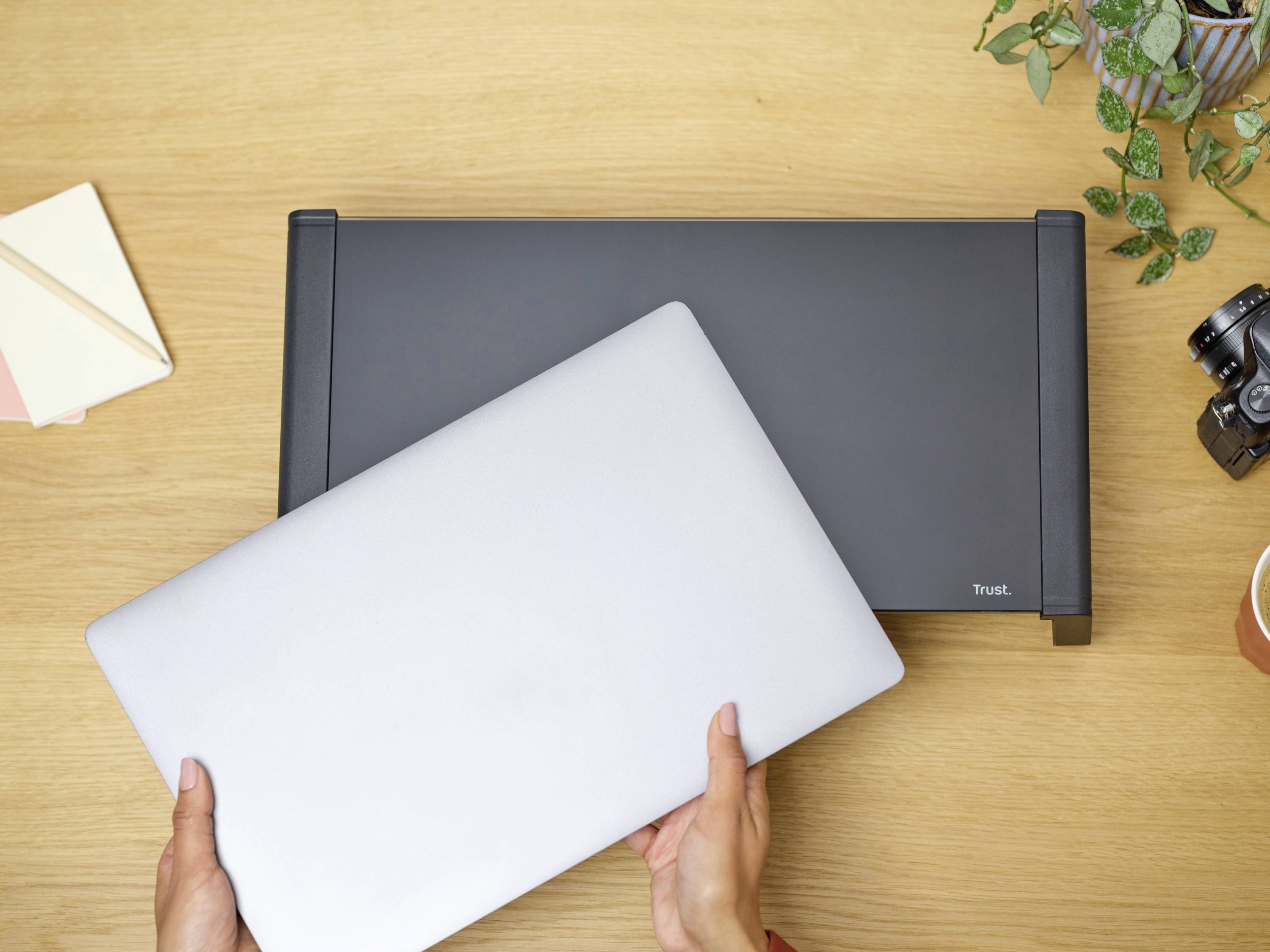 Trust Monta Monitor-Erhöhung Höhen-Bereich: 98mm (max) Schwarz