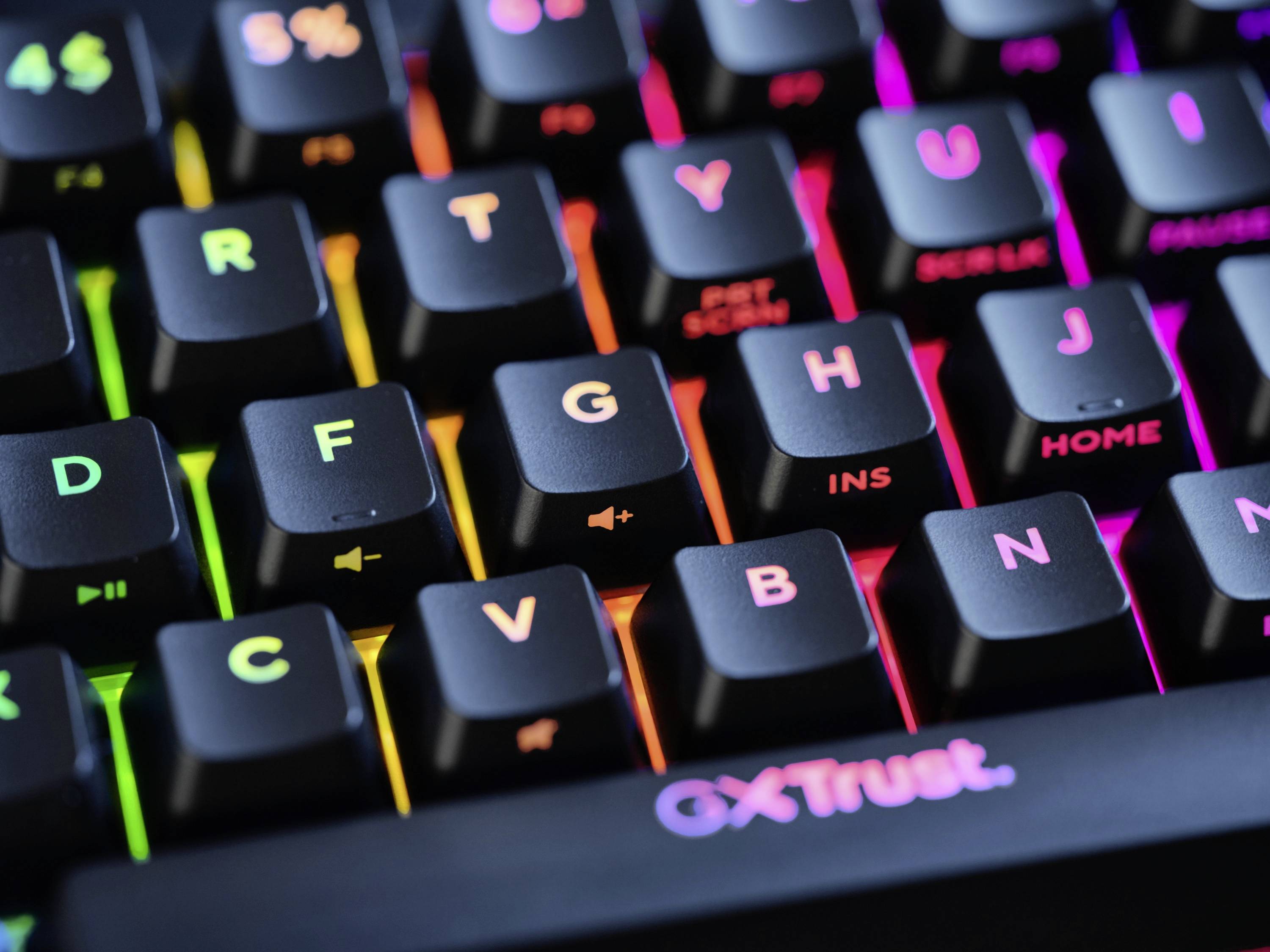 Trust GXT867 ACIRA Mini Kabelgebunden Gaming-Tastatur Deutsch, QWERTZ Schwarz Beleuchtet