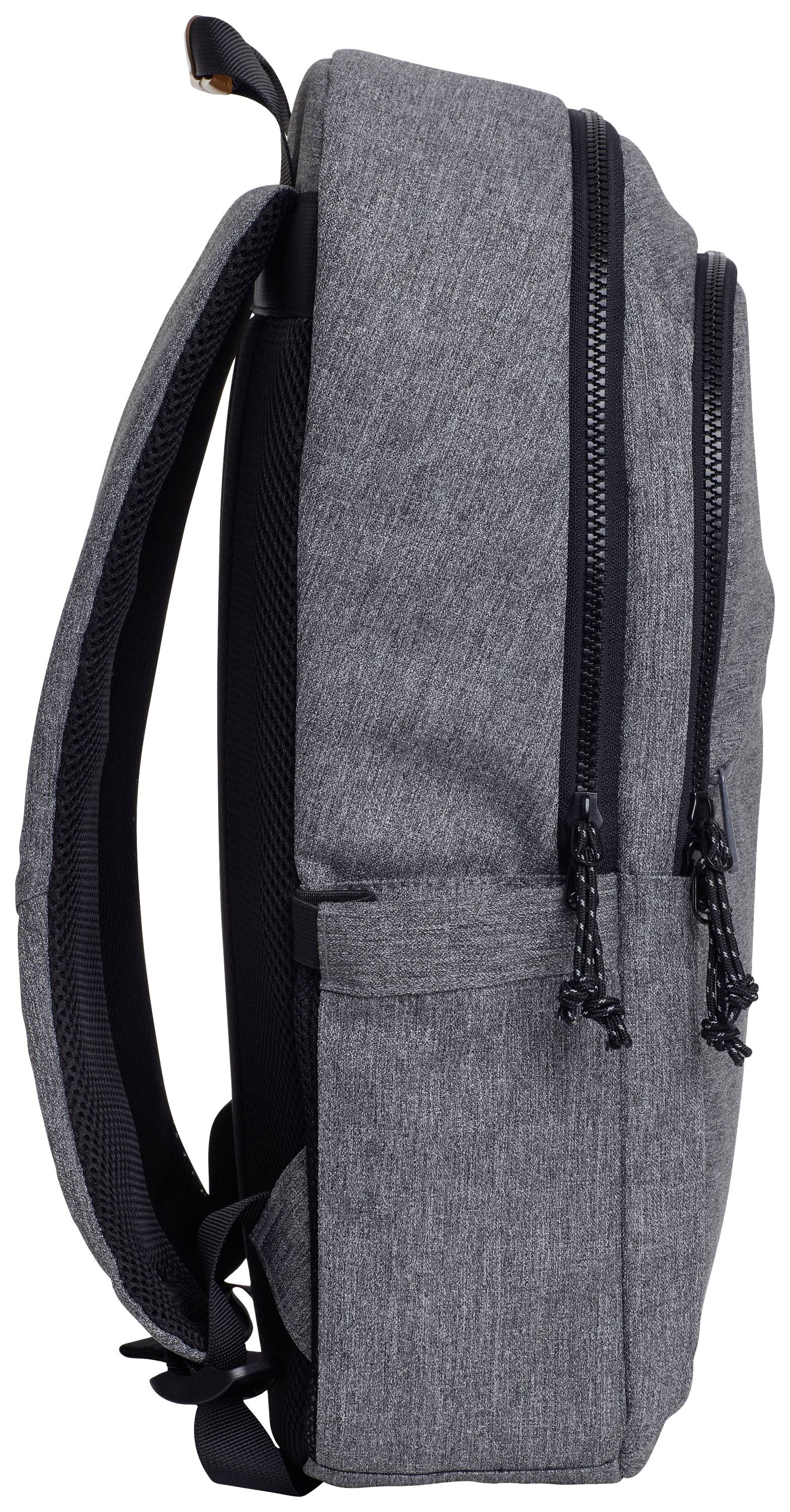 Grauer Rucksack aus Stoff, seitlich gezeigt, mit zwei Reißverschlüssen und gepolsterten Gurten.