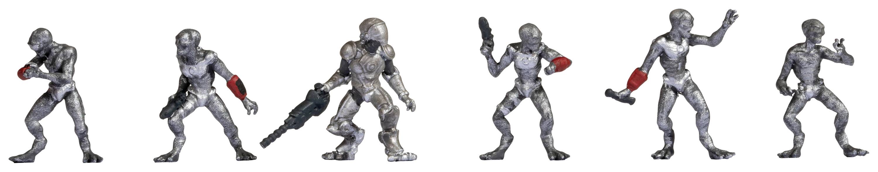 Sechs metallische Figuren in verschiedenen Posen, jede mit einem roten Detail an den Armen; einige halten Werkzeuge oder Waffen.