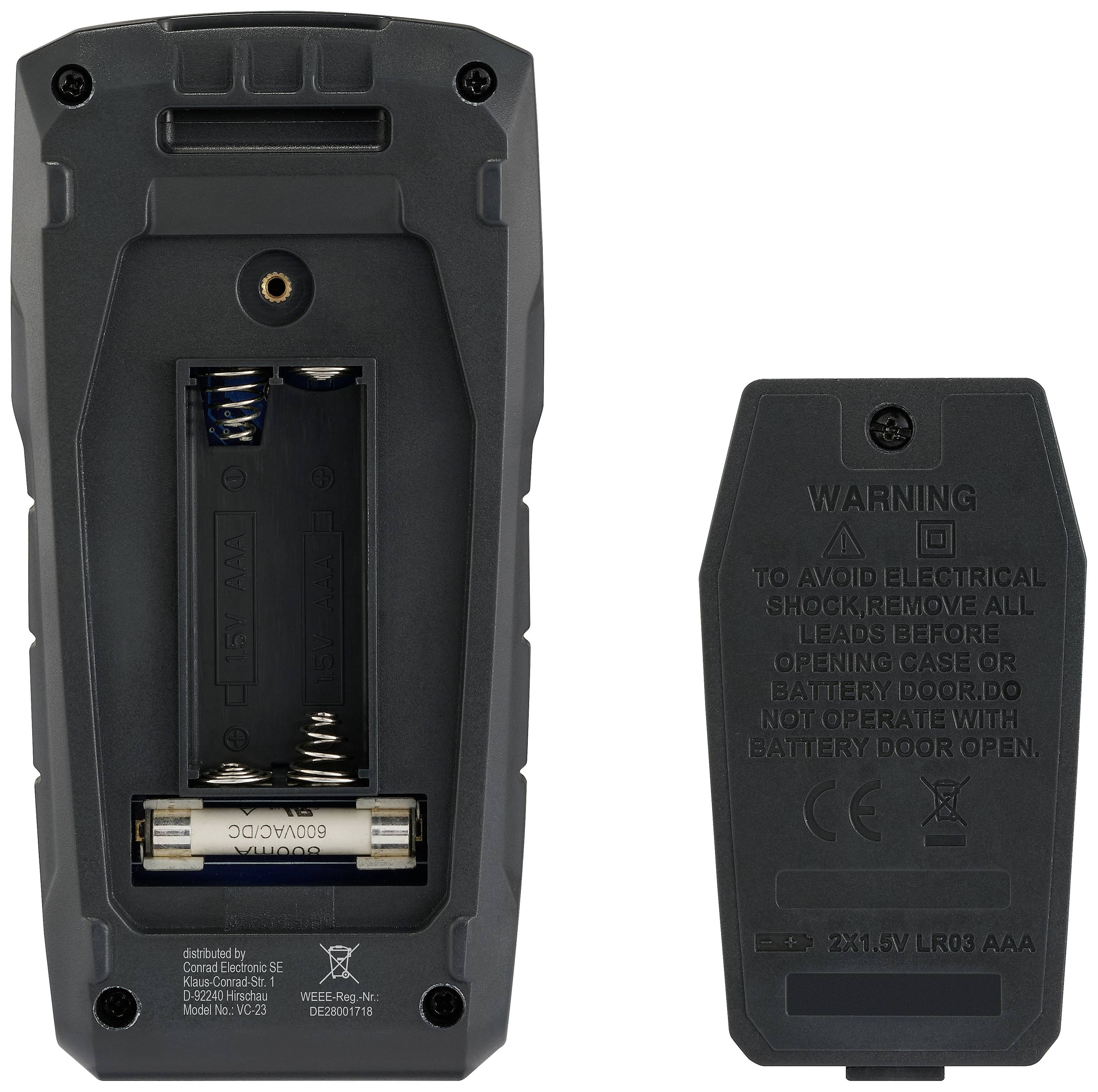 Ein offenes Batteriefach auf der linken Seite zeigt zwei AA-Batterien und den Federmechanismus. Auf der rechten Seite befindet sich die Abdeckung mit Warnhinweisen.