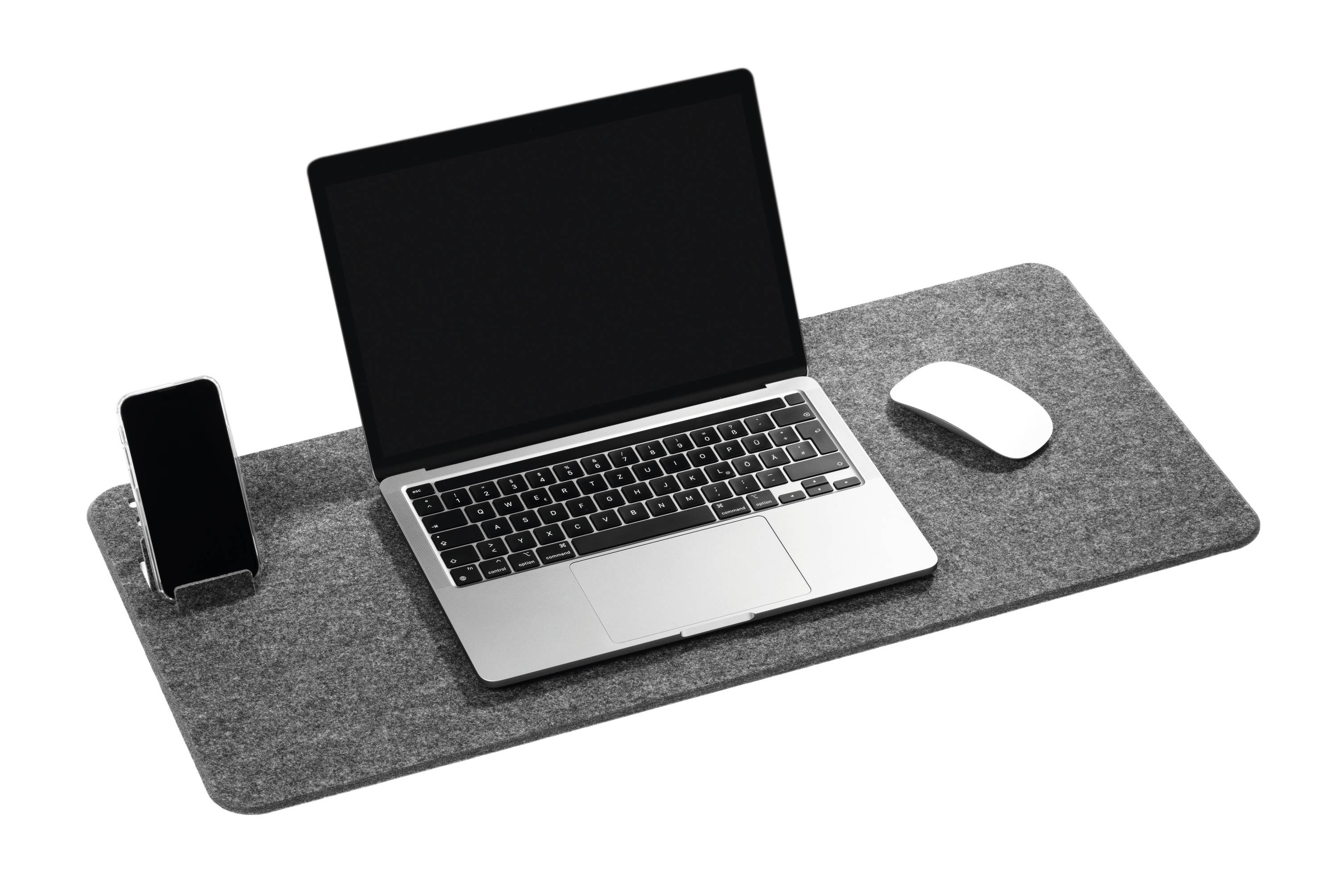 Laptop auf grauer Schreibtischmatte, mit Maus rechts und Smartphone links auf Ständer.