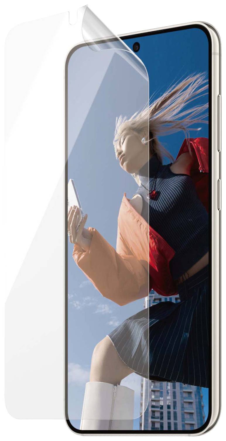 Smartphone mit Displayschutzfolie; modische Frau auf Bildschirmhintergrund mit oranger Jacke, Rock und Handy in der Hand.