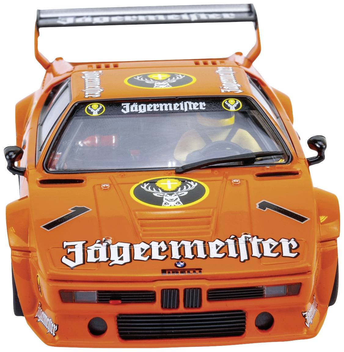 Ein orangefarbenes Auto mit dem Schriftzug 'Jägermeister' auf der Motorhaube und Scheiben, Rennwagen-Stil.