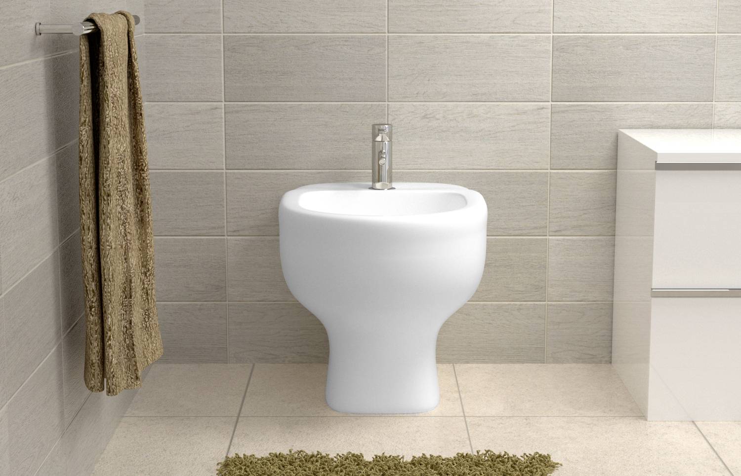 Ein weißes Bidet steht vor einer beige gefliesten Wand. Daneben hängt ein braunes Handtuch an einem Handtuchhalter.