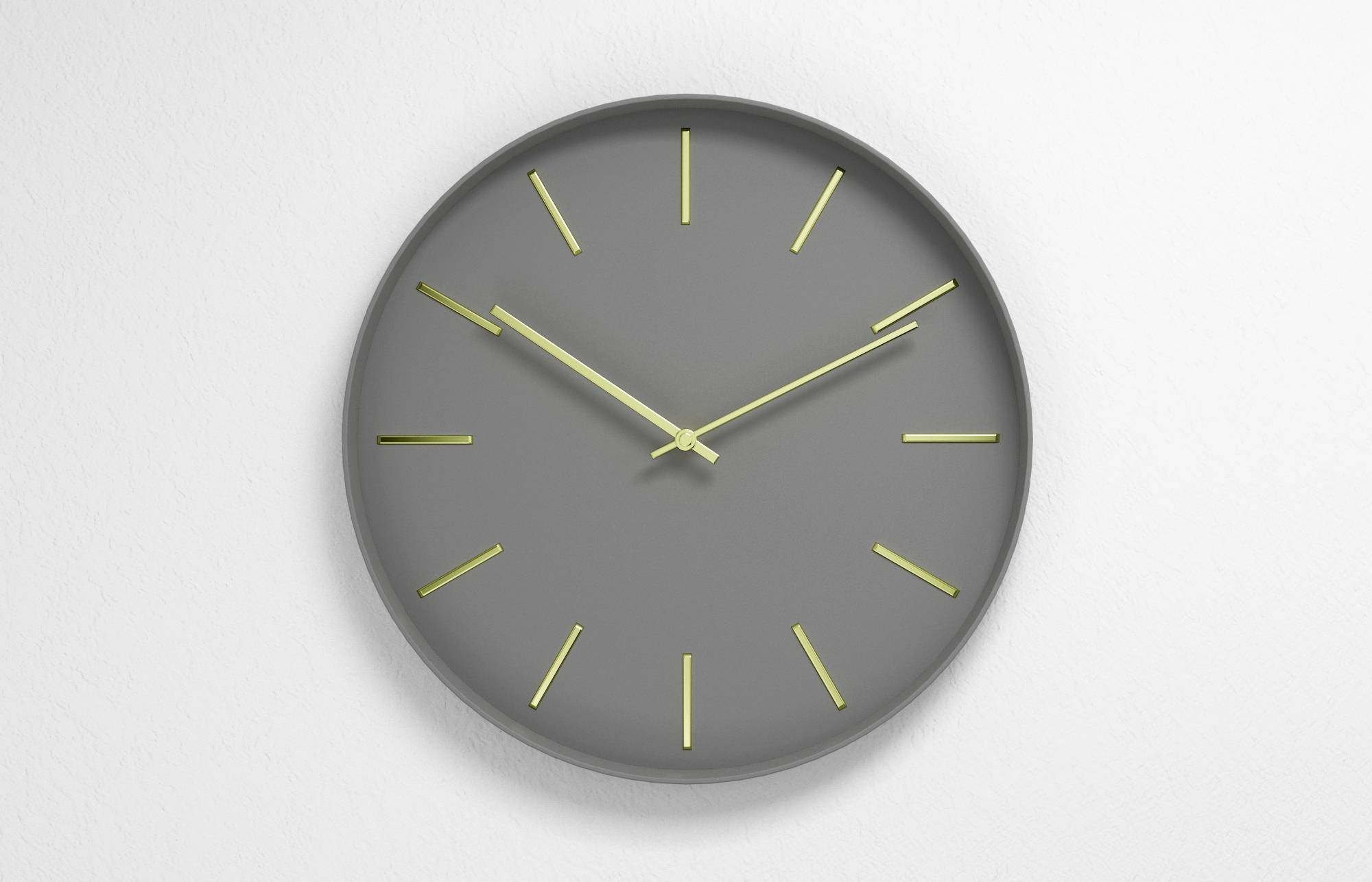 Eine runde Wanduhr mit grauem Zifferblatt und gelben Stunden- und Minutenzeigern, zeigt 10:10 Uhr an.