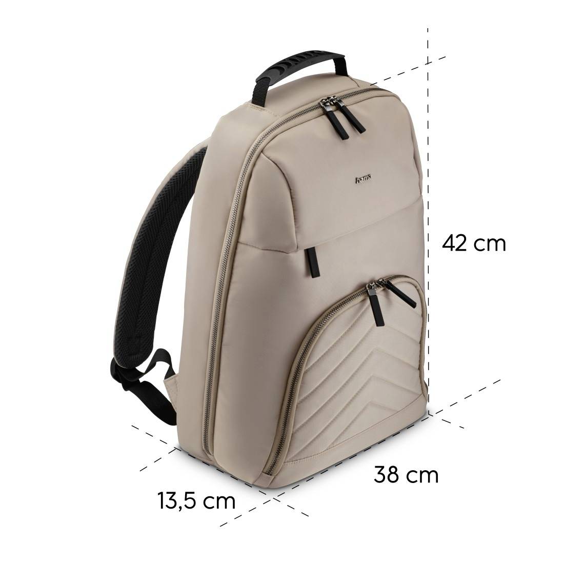 Ein beiger Rucksack mit zwei Reißverschlussfächern, schwarzem Griff und Trägern; Maße: 42 cm hoch, 38 cm breit, 13,5 cm tief.